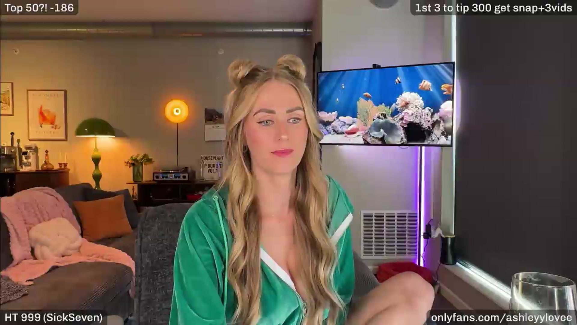Gallery image thumbnail from AshleyyLovee's myfreecams stream on, 08/01/2026, 21:35 image 14 of 20