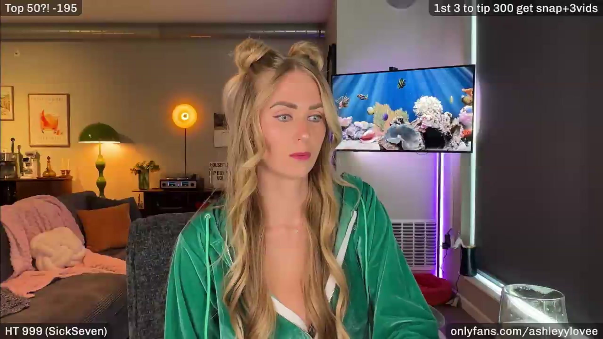 Gallery image thumbnail from AshleyyLovee's myfreecams stream on, 08/01/2026, 21:35 image 8 of 20