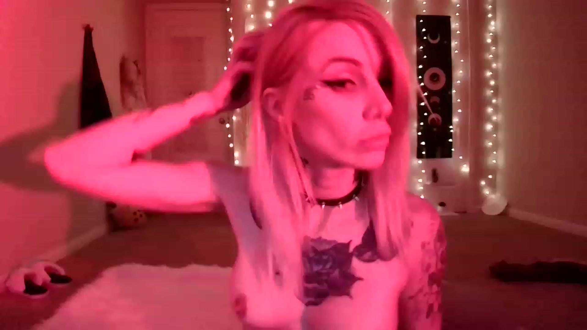 Gallery image thumbnail from Ashlie_Lotus's myfreecams stream on, 11/20/2022, 24:53 image 13 of 20