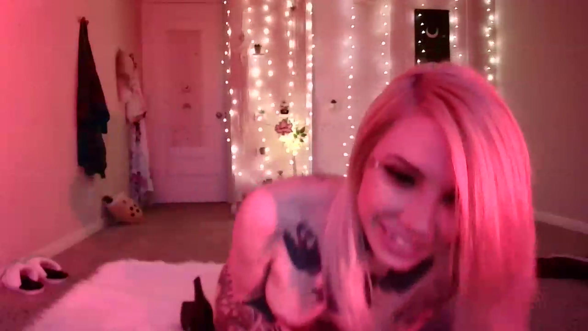 Gallery image thumbnail from Ashlie_Lotus's myfreecams stream on, 11/20/2022, 24:53 image 12 of 20