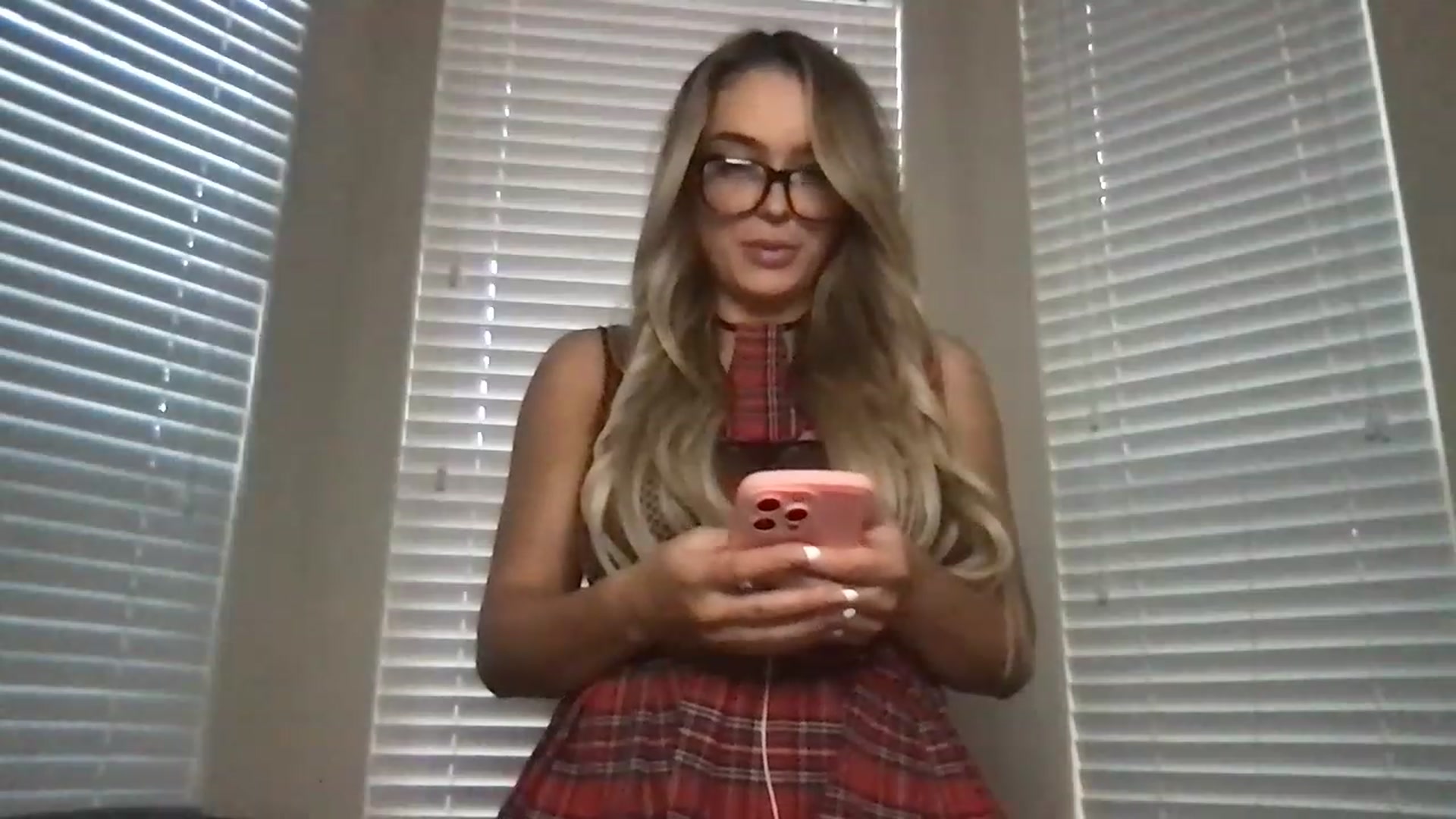 Gallery image thumbnail from AshlyAnderson's myfreecams stream on, 08/08/2023, 24:41 image 17 of 20