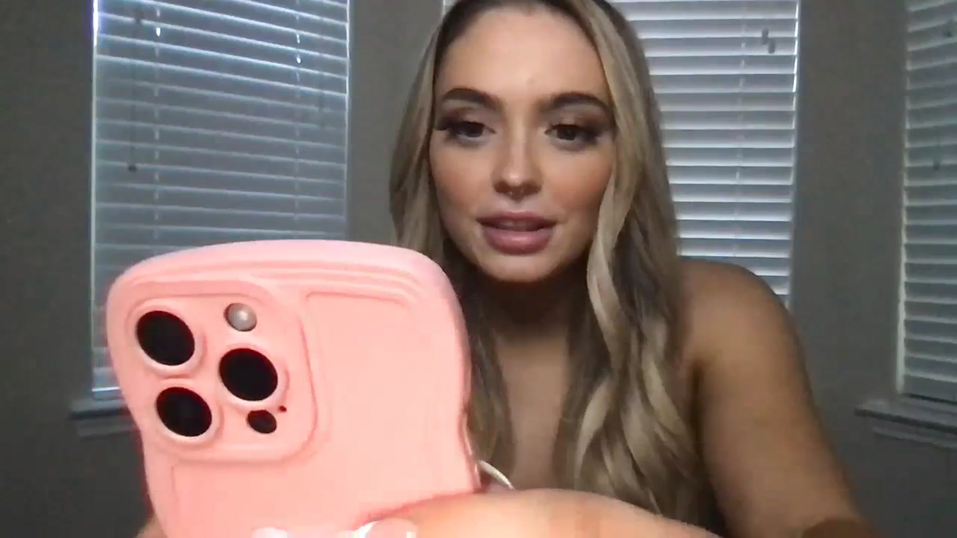 Gallery image thumbnail from AshlyAnderson's myfreecams stream on, 08/09/2023, 24:44 image 11 of 20