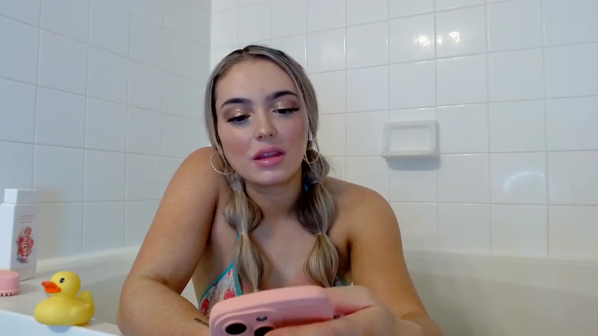 Gallery image thumbnail from AshlyAnderson's myfreecams stream on, 08/12/2023, 18:51 image 5 of 20