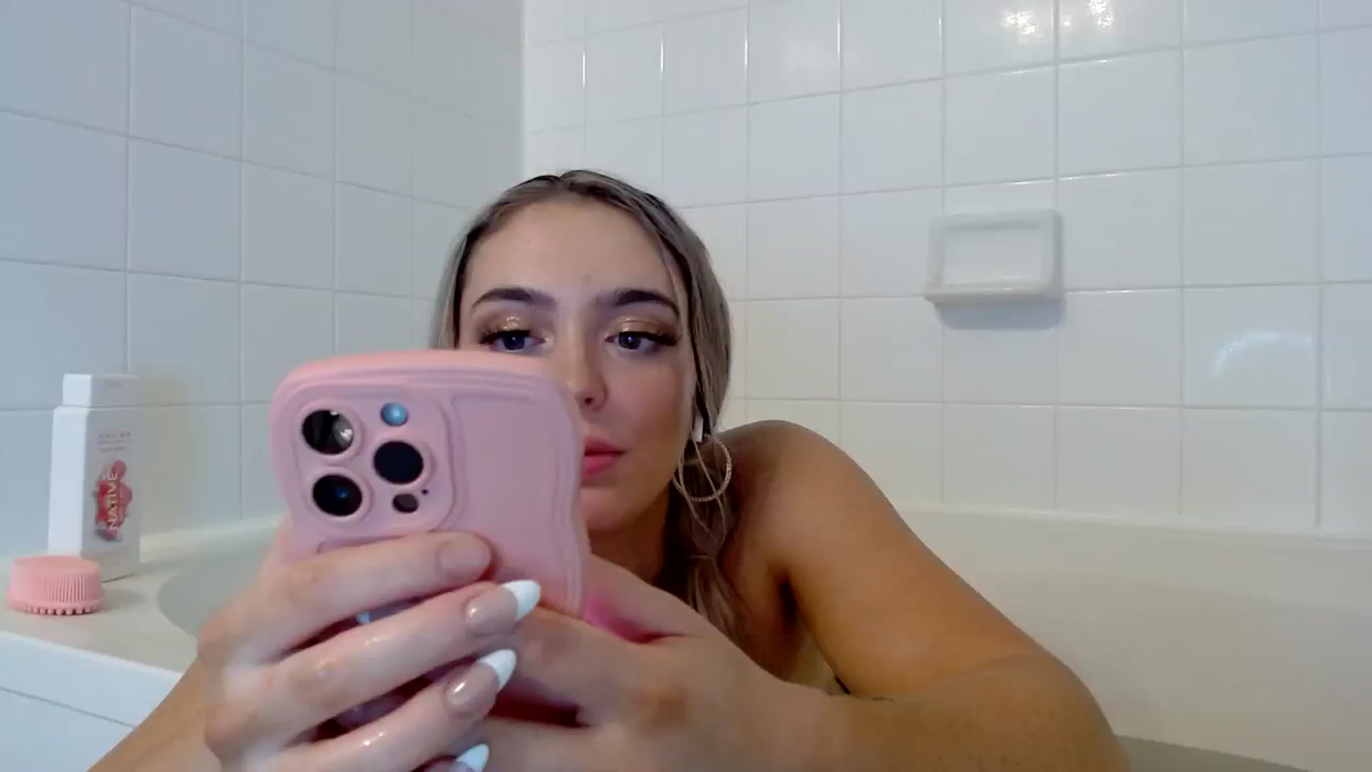 Gallery image thumbnail from AshlyAnderson's myfreecams stream on, 08/12/2023, 19:18 image 18 of 20
