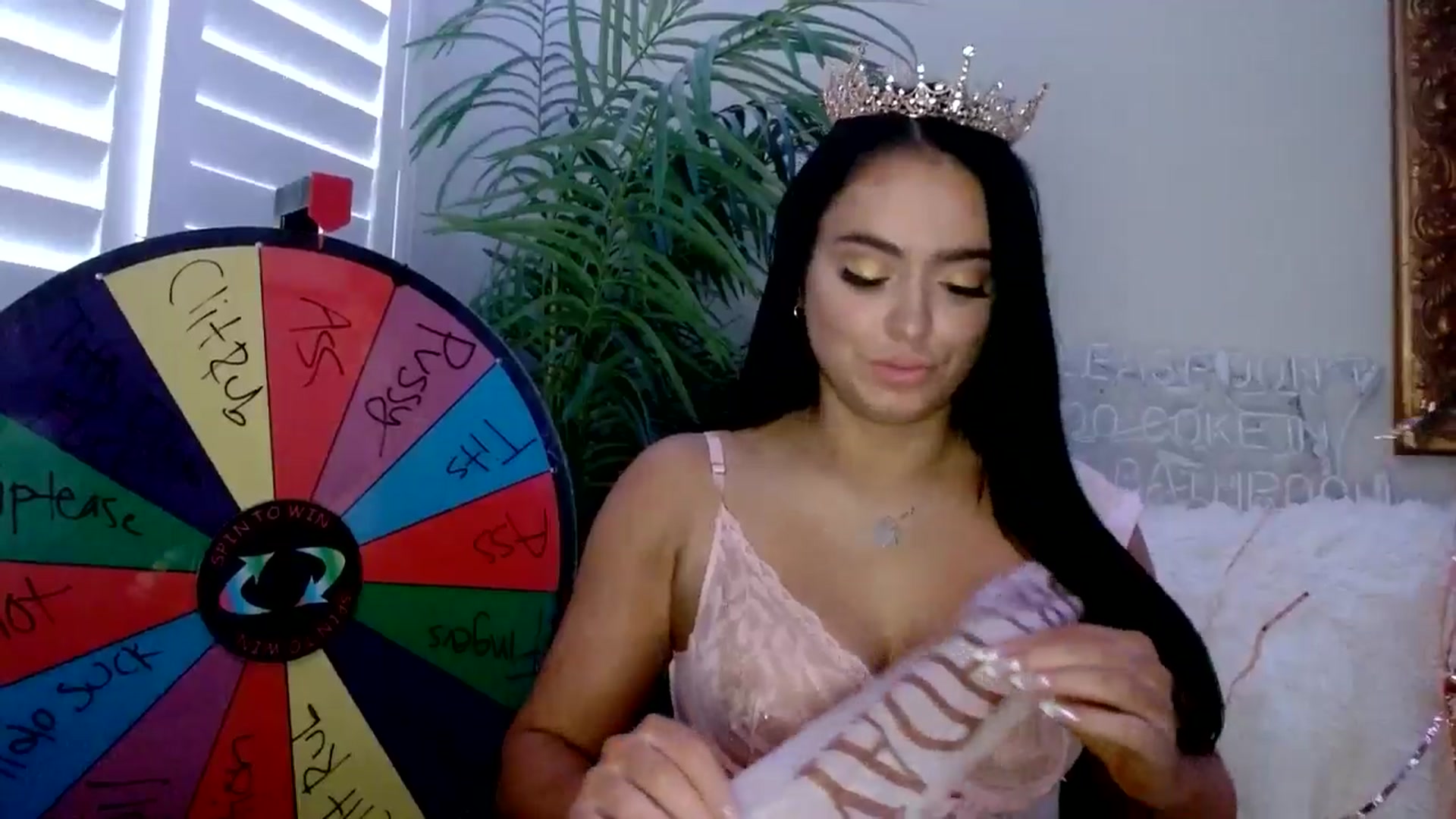 Gallery image thumbnail from AshlyAnderson's myfreecams stream on, 07/19/2024, 24:15 image 9 of 20