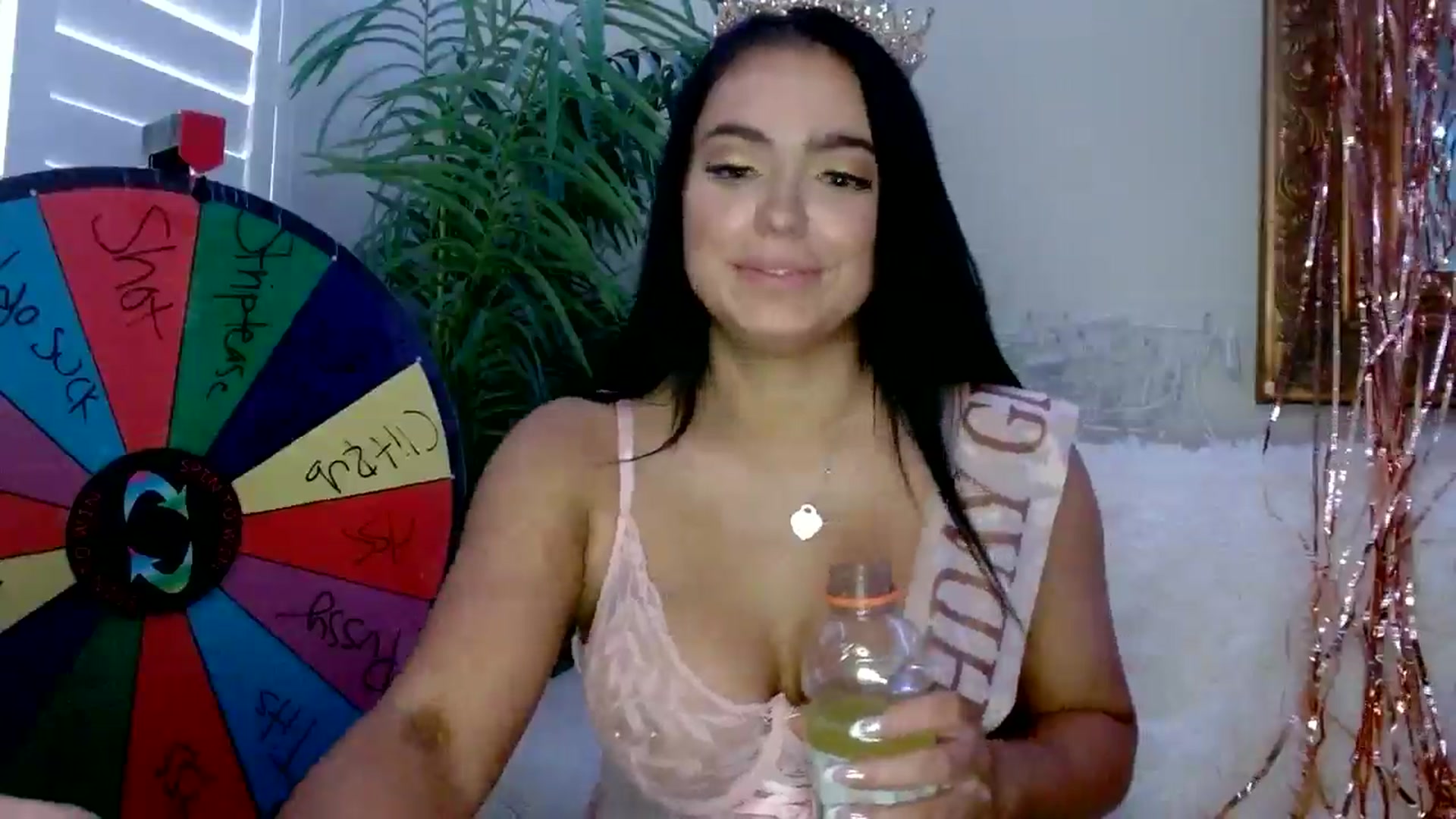 Gallery image thumbnail from AshlyAnderson's myfreecams stream on, 07/19/2024, 24:15 image 12 of 20