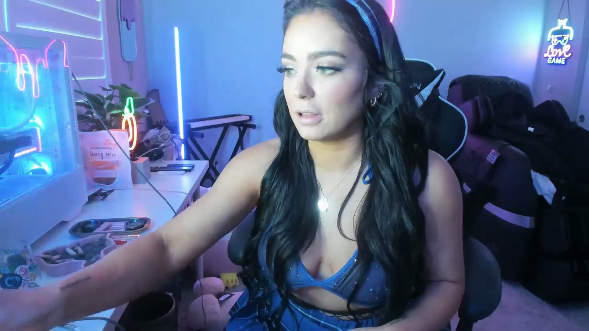 Gallery image thumbnail from AshlyAnderson's myfreecams stream on, 08/03/2024, 17:46 image 14 of 20