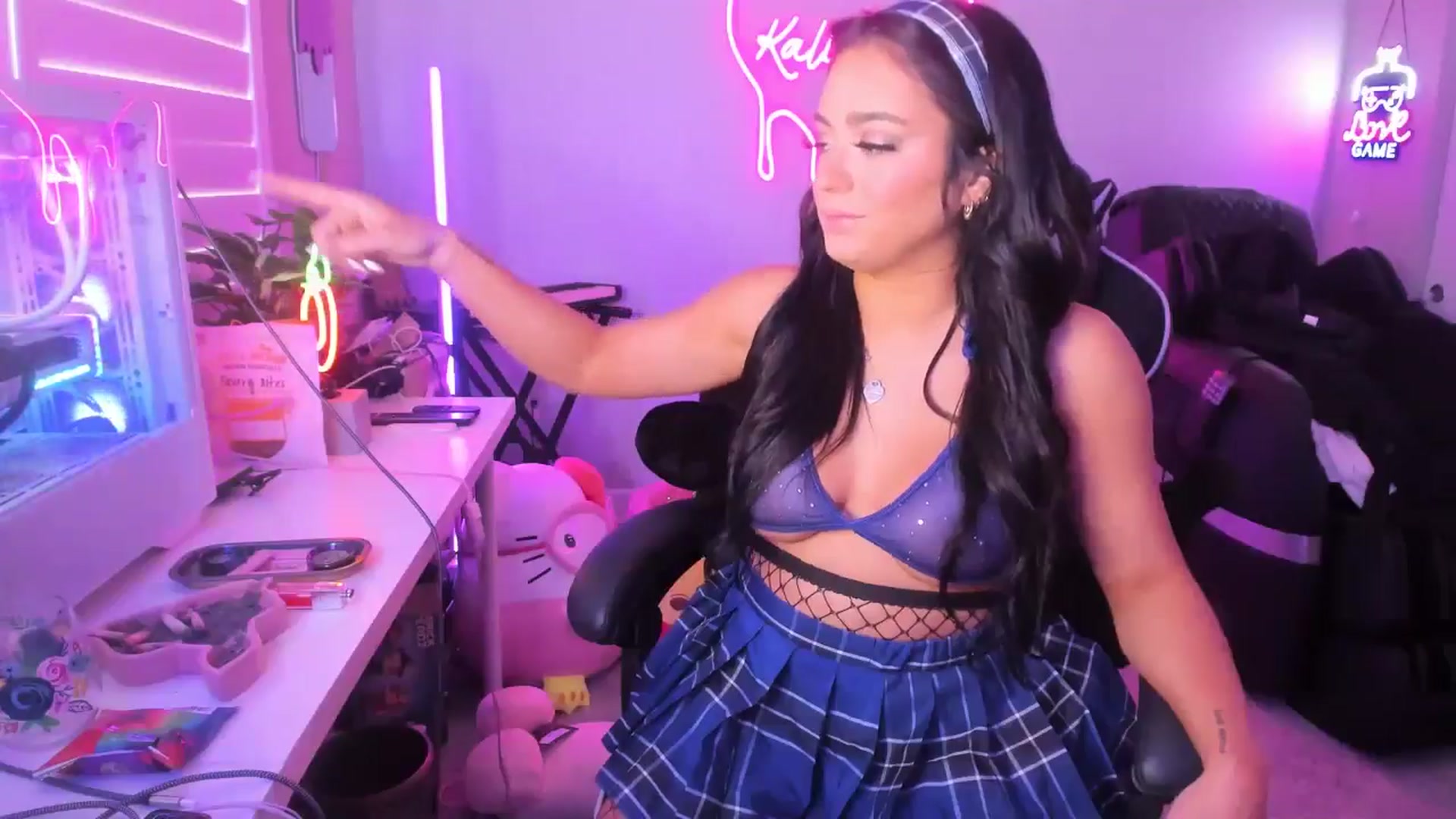 Gallery image thumbnail from AshlyAnderson's myfreecams stream on, 08/03/2024, 17:46 image 7 of 20