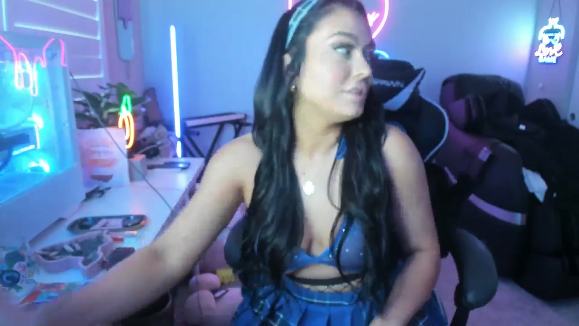 Gallery image thumbnail from AshlyAnderson's myfreecams stream on, 08/03/2024, 17:46 image 13 of 20