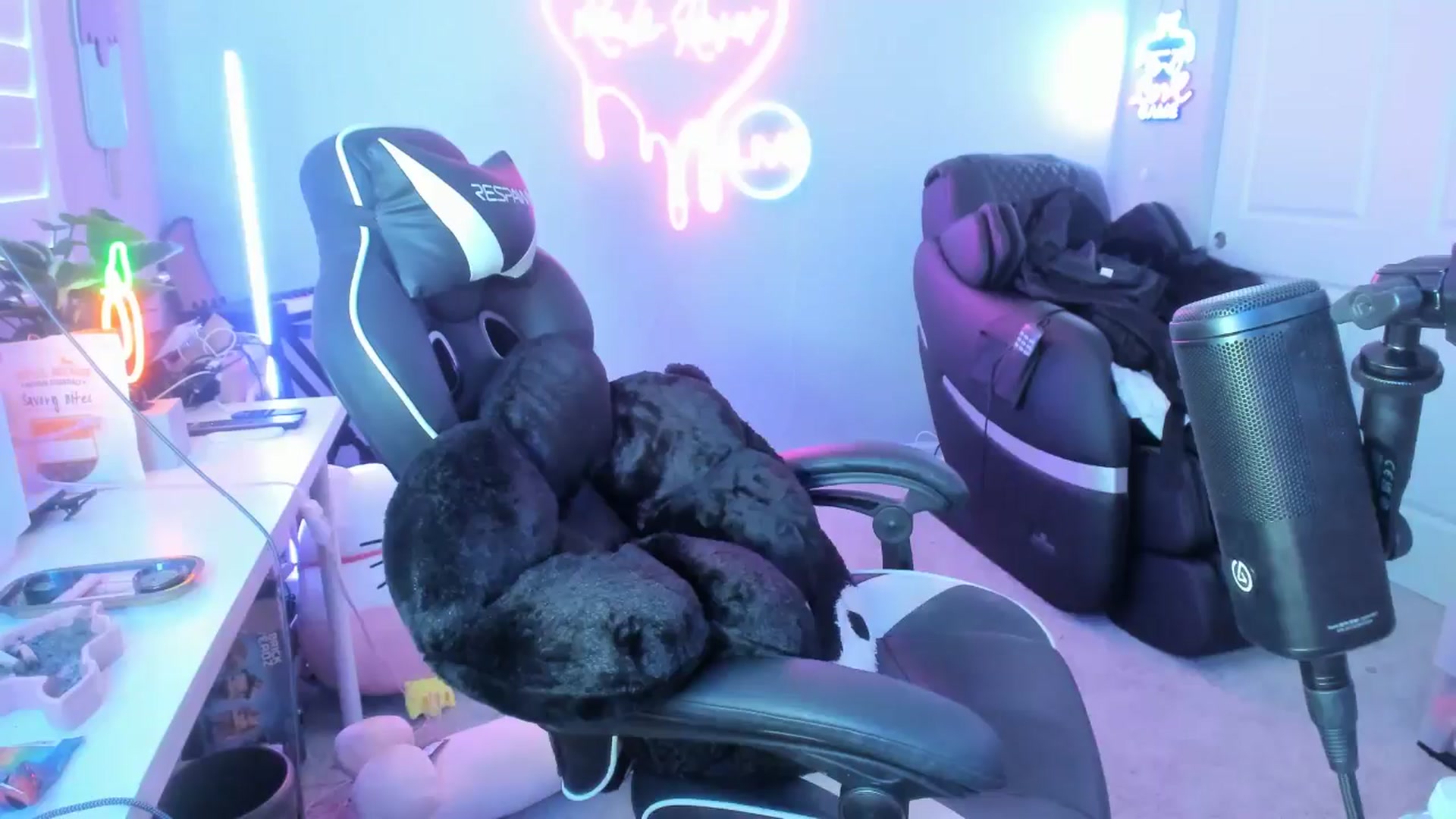Gallery image thumbnail from AshlyAnderson's myfreecams stream on, 08/03/2024, 18:32 image 15 of 20