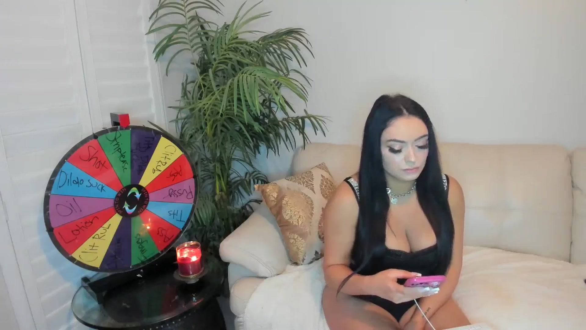 Gallery image thumbnail from AshlyAnderson's myfreecams stream on, 12/23/2024, 24:39 image 17 of 20