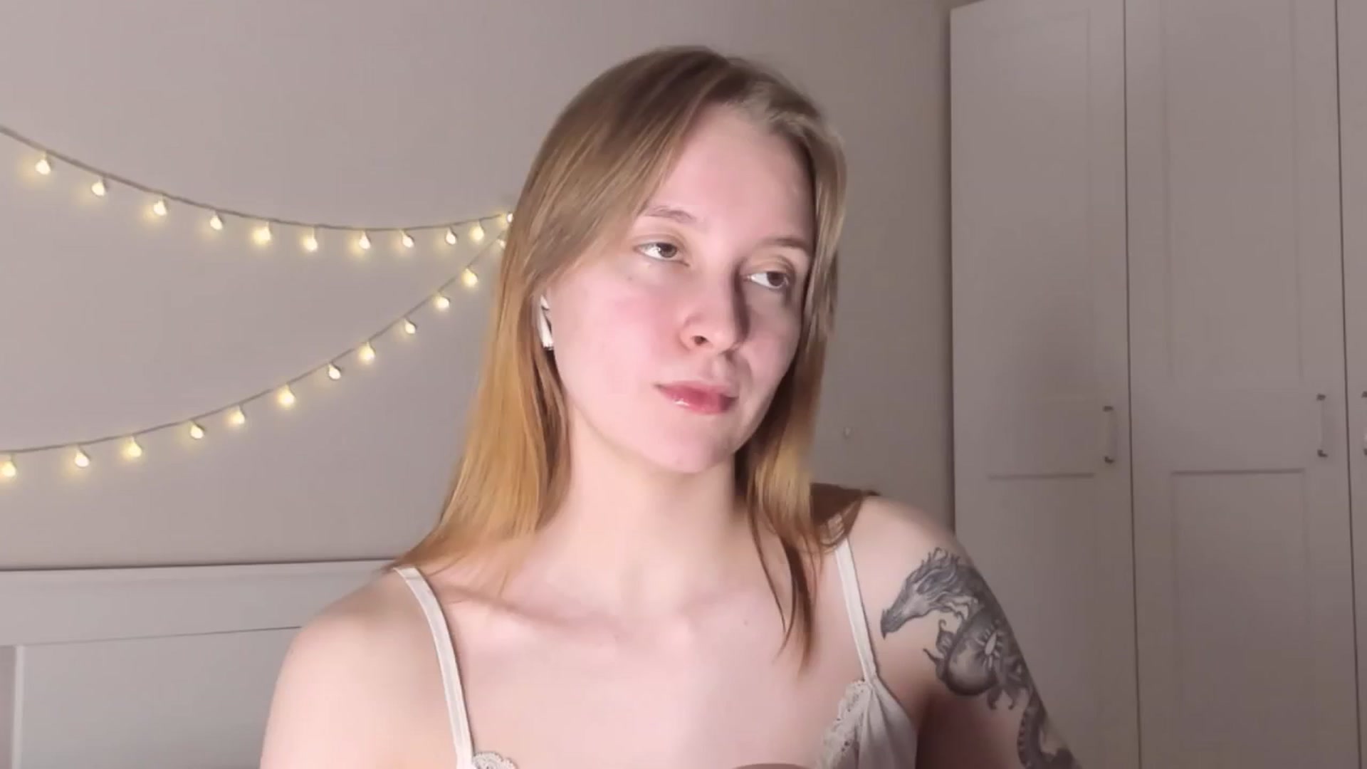 Gallery image thumbnail from AshlyPetite's myfreecams stream on, 01/09/2026, 20:34 image 14 of 20