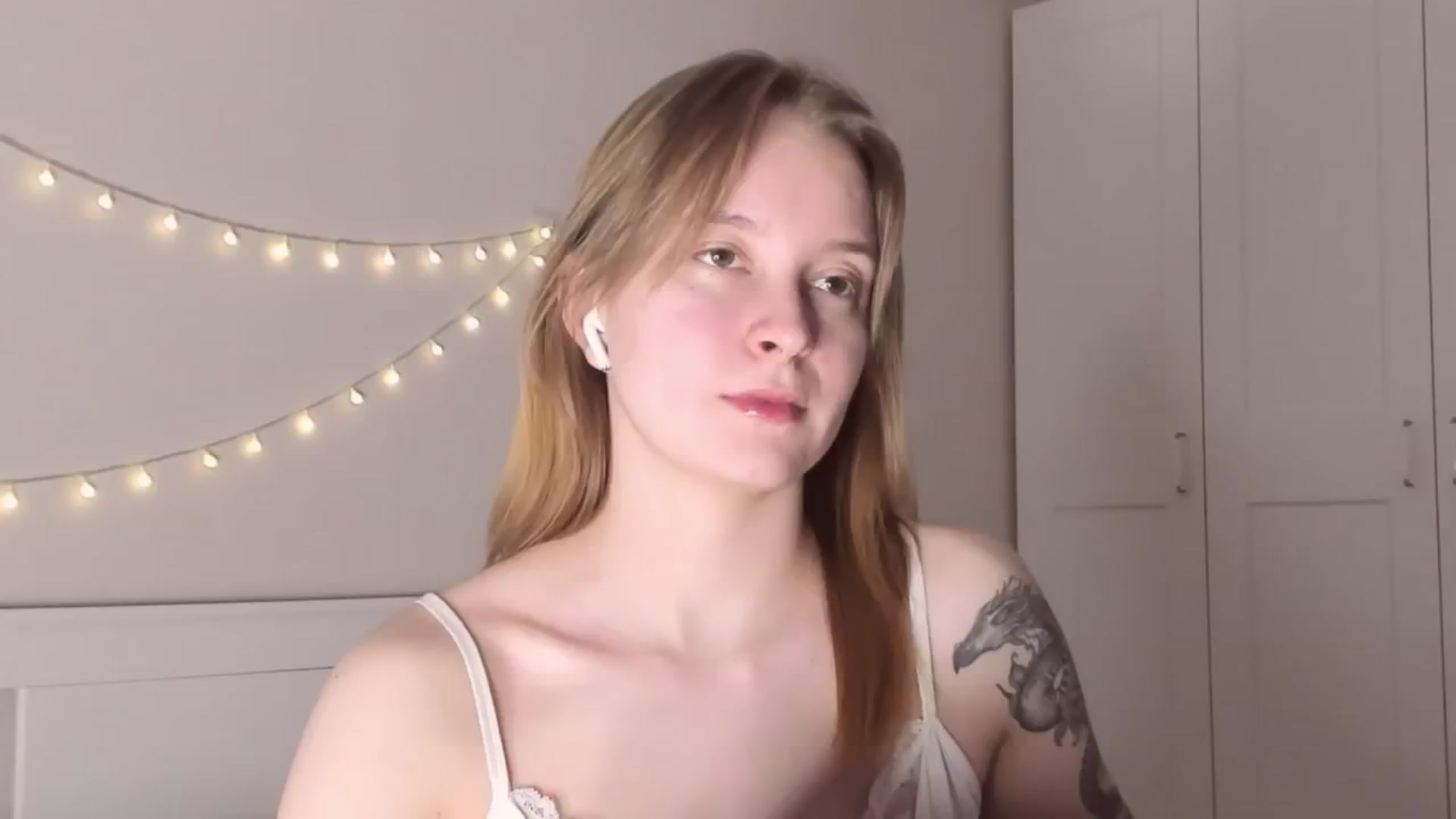 Gallery image thumbnail from AshlyPetite's myfreecams stream on, 01/09/2026, 20:34 image 13 of 20