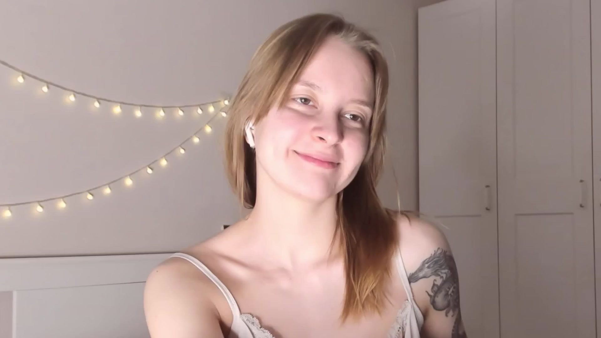 Gallery image thumbnail from AshlyPetite's myfreecams stream on, 01/16/2026, 19:07 image 4 of 20