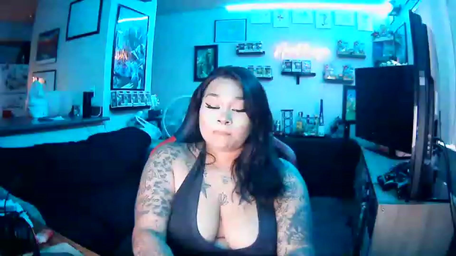 Gallery image thumbnail from AshlynnM's myfreecams stream on, 12/01/2022, 24:57 image 13 of 20