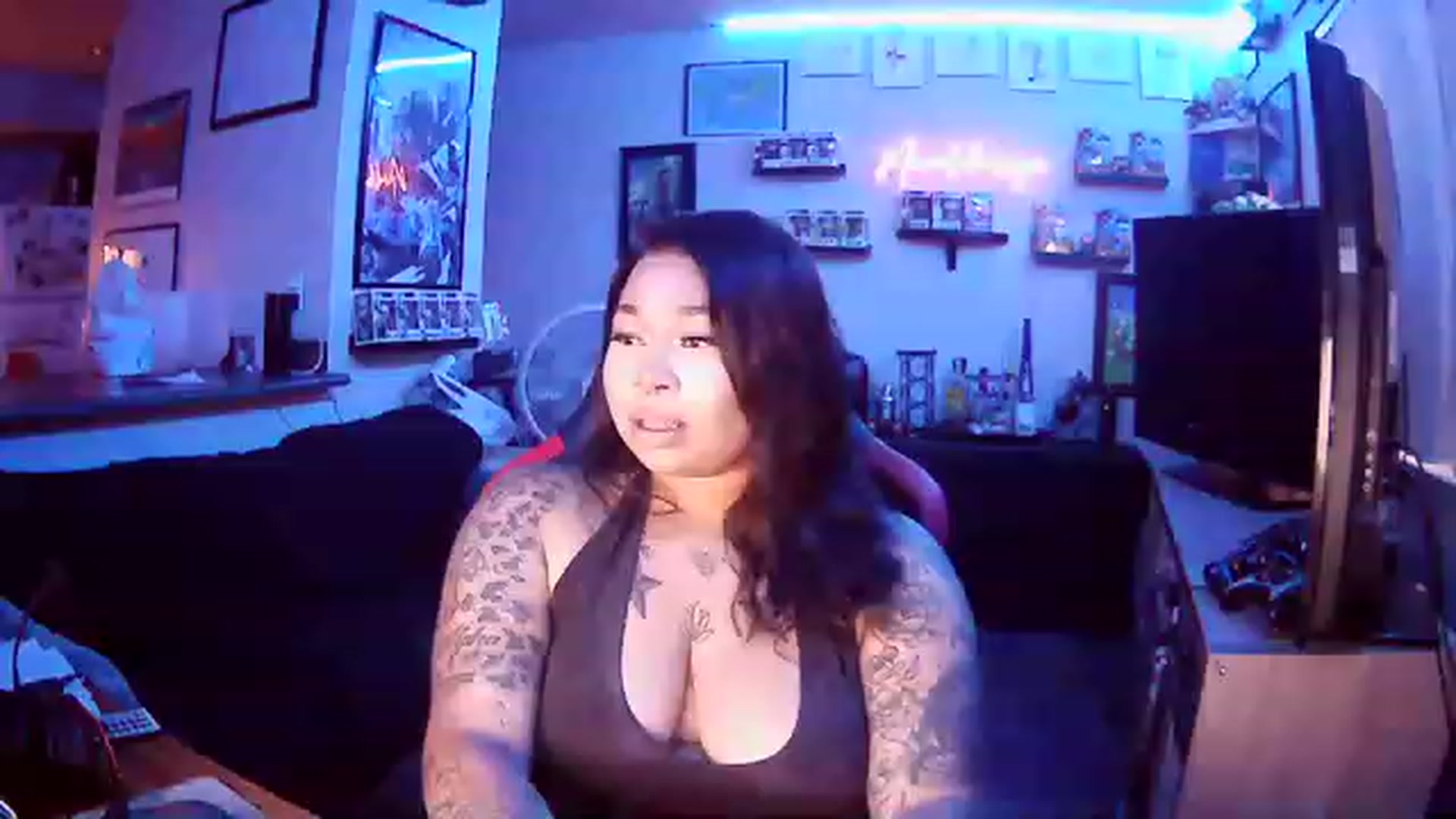 Gallery image thumbnail from AshlynnM's myfreecams stream on, 12/01/2022, 24:57 image 17 of 20