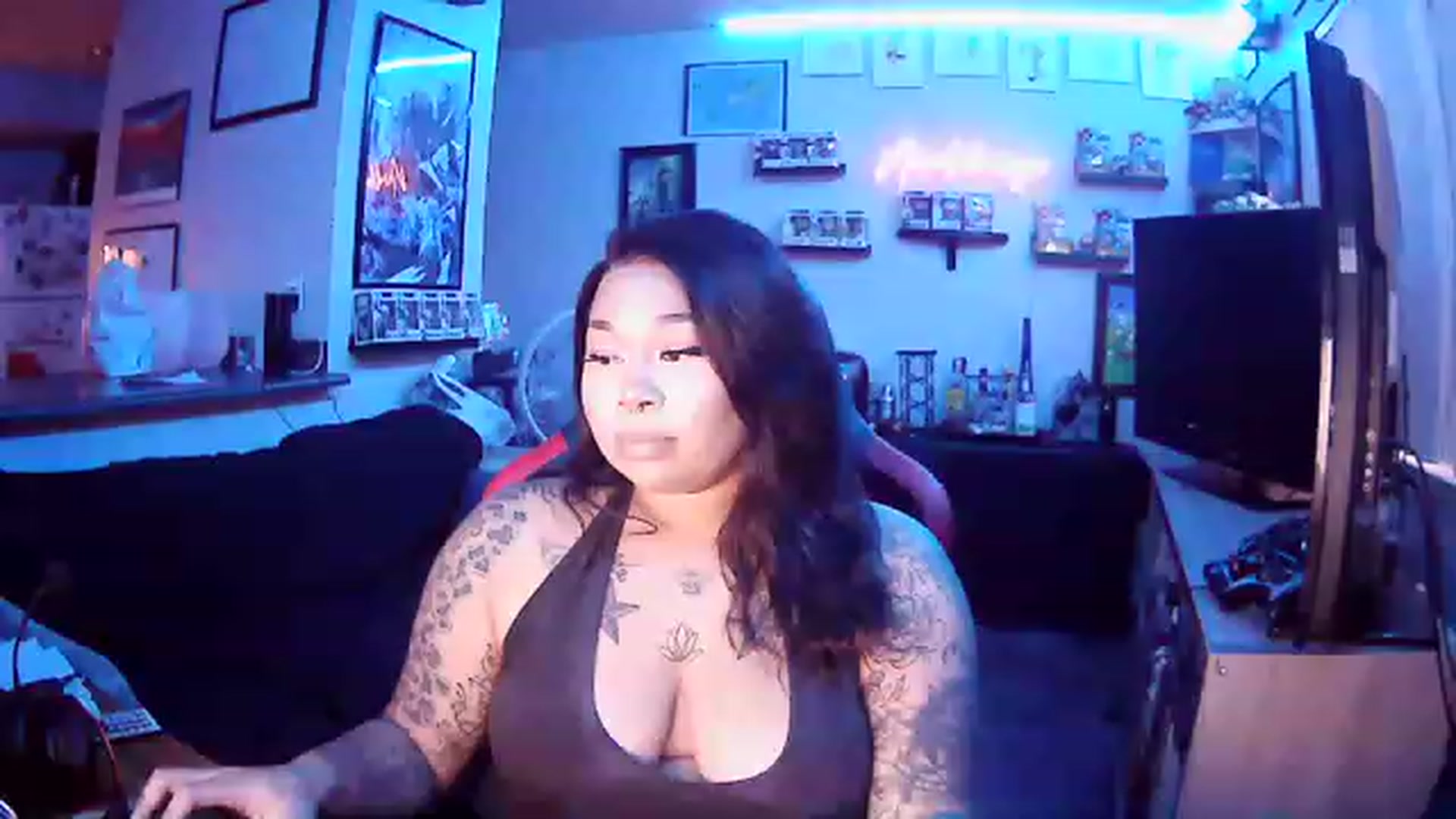 Gallery image thumbnail from AshlynnM's myfreecams stream on, 12/01/2022, 24:57 image 16 of 20