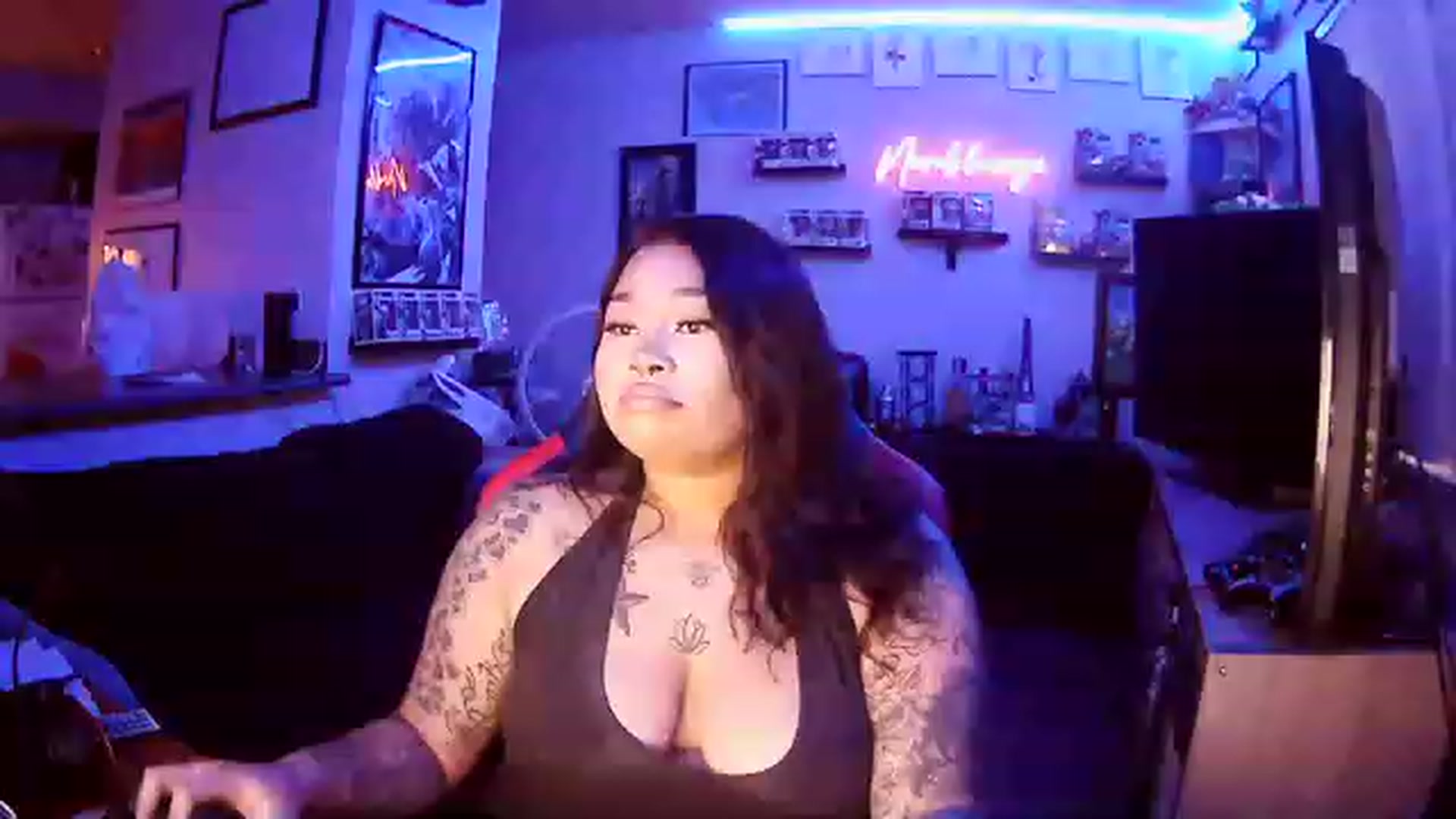 Gallery image thumbnail from AshlynnM's myfreecams stream on, 12/01/2022, 24:57 image 19 of 20