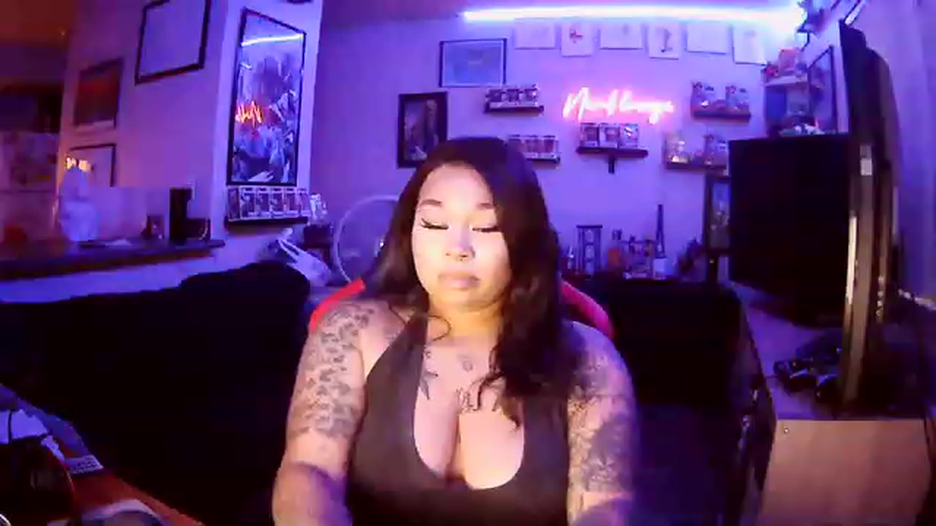 Gallery image thumbnail from AshlynnM's myfreecams stream on, 12/01/2022, 24:57 image 20 of 20