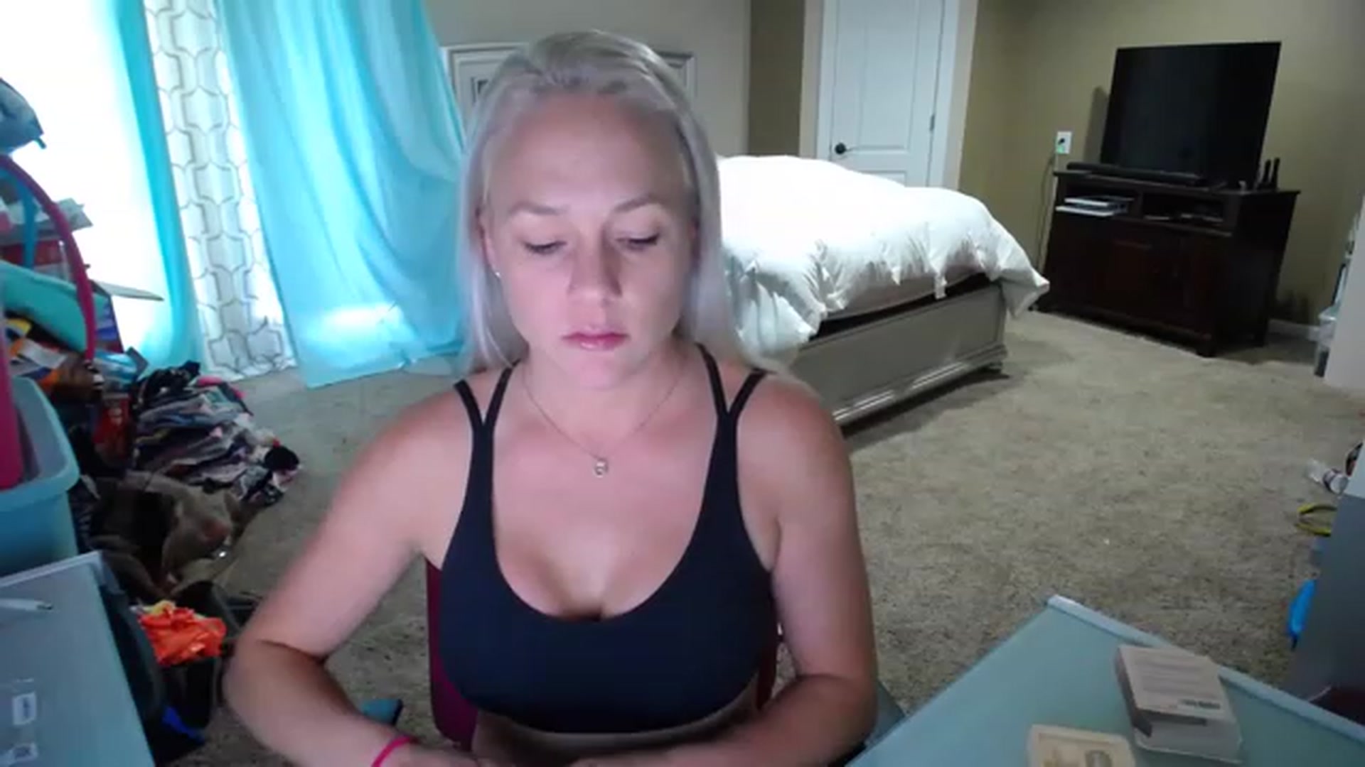 Gallery image thumbnail from AshlynnStorm's myfreecams stream on, 11/14/2022, 20:19 image 10 of 20