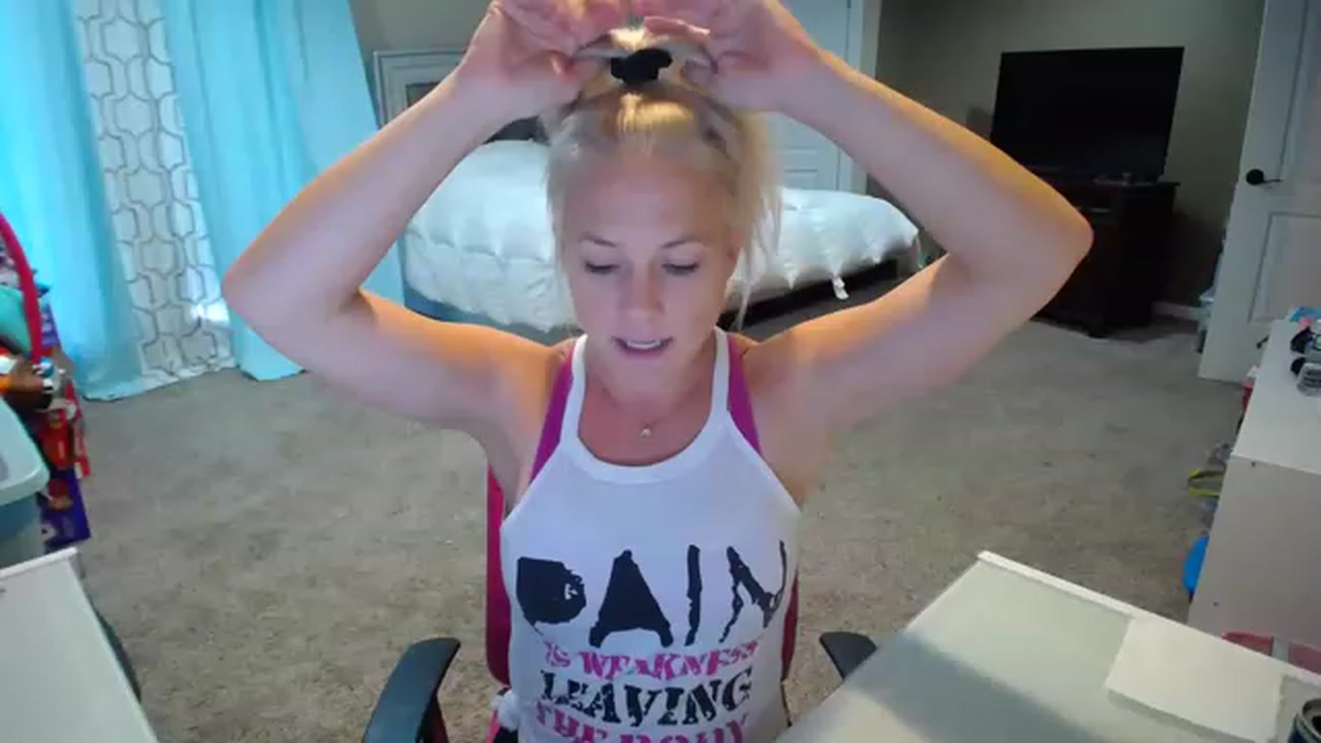 Gallery image thumbnail from AshlynnStorm's myfreecams stream on, 11/16/2022, 21:07 image 14 of 20