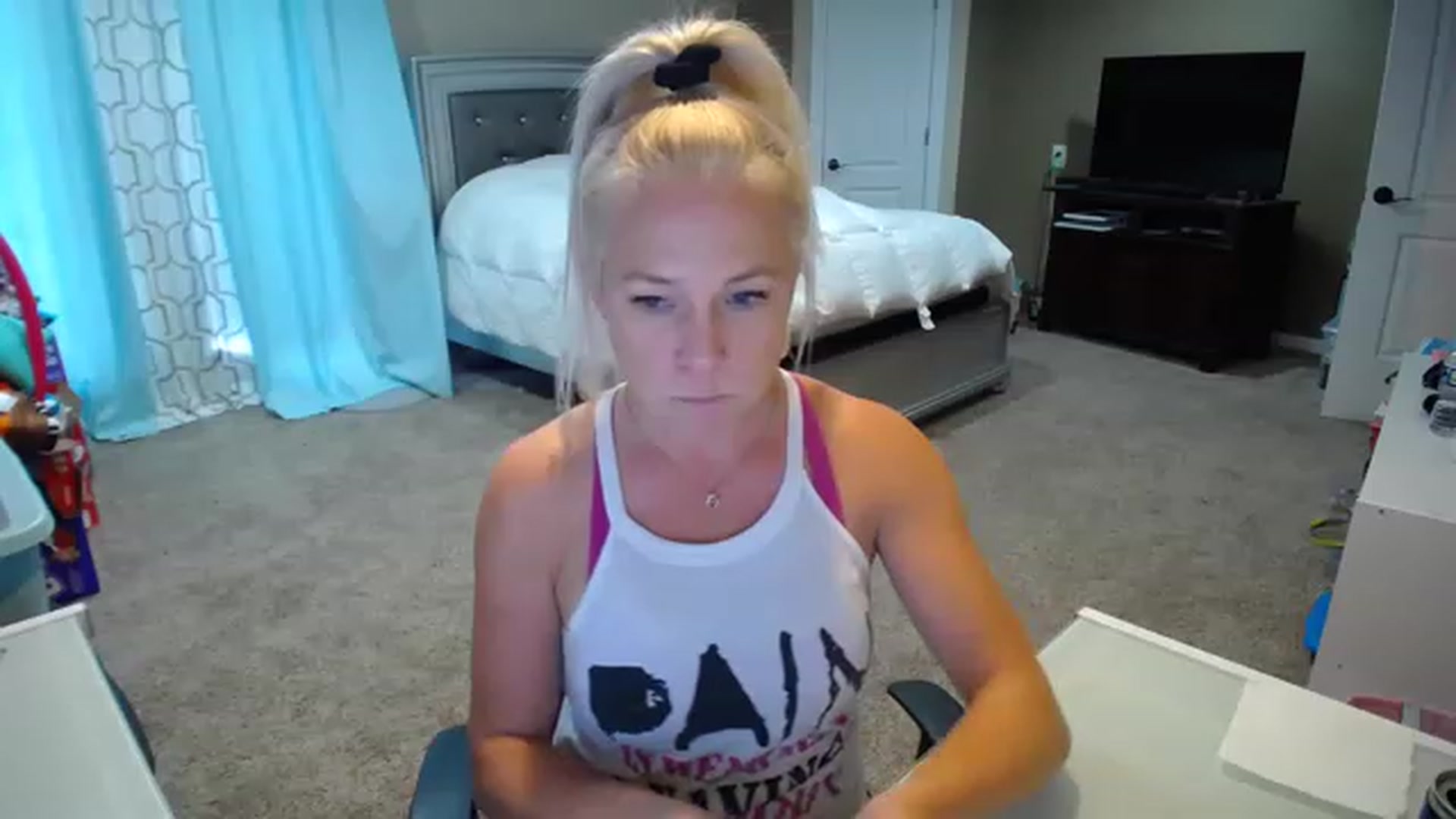 Gallery image thumbnail from AshlynnStorm's myfreecams stream on, 11/16/2022, 21:07 image 9 of 20
