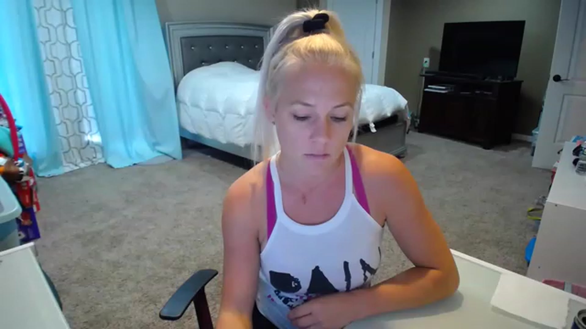 Gallery image thumbnail from AshlynnStorm's myfreecams stream on, 11/16/2022, 21:07 image 15 of 20