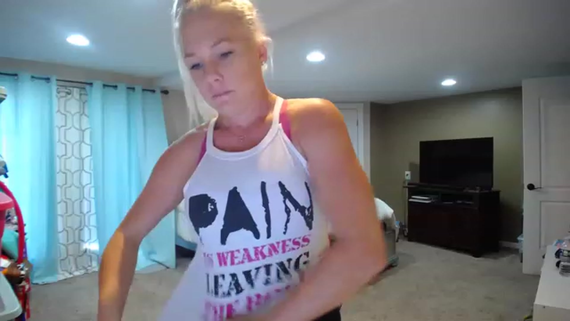 Gallery image thumbnail from AshlynnStorm's myfreecams stream on, 11/16/2022, 21:07 image 6 of 20