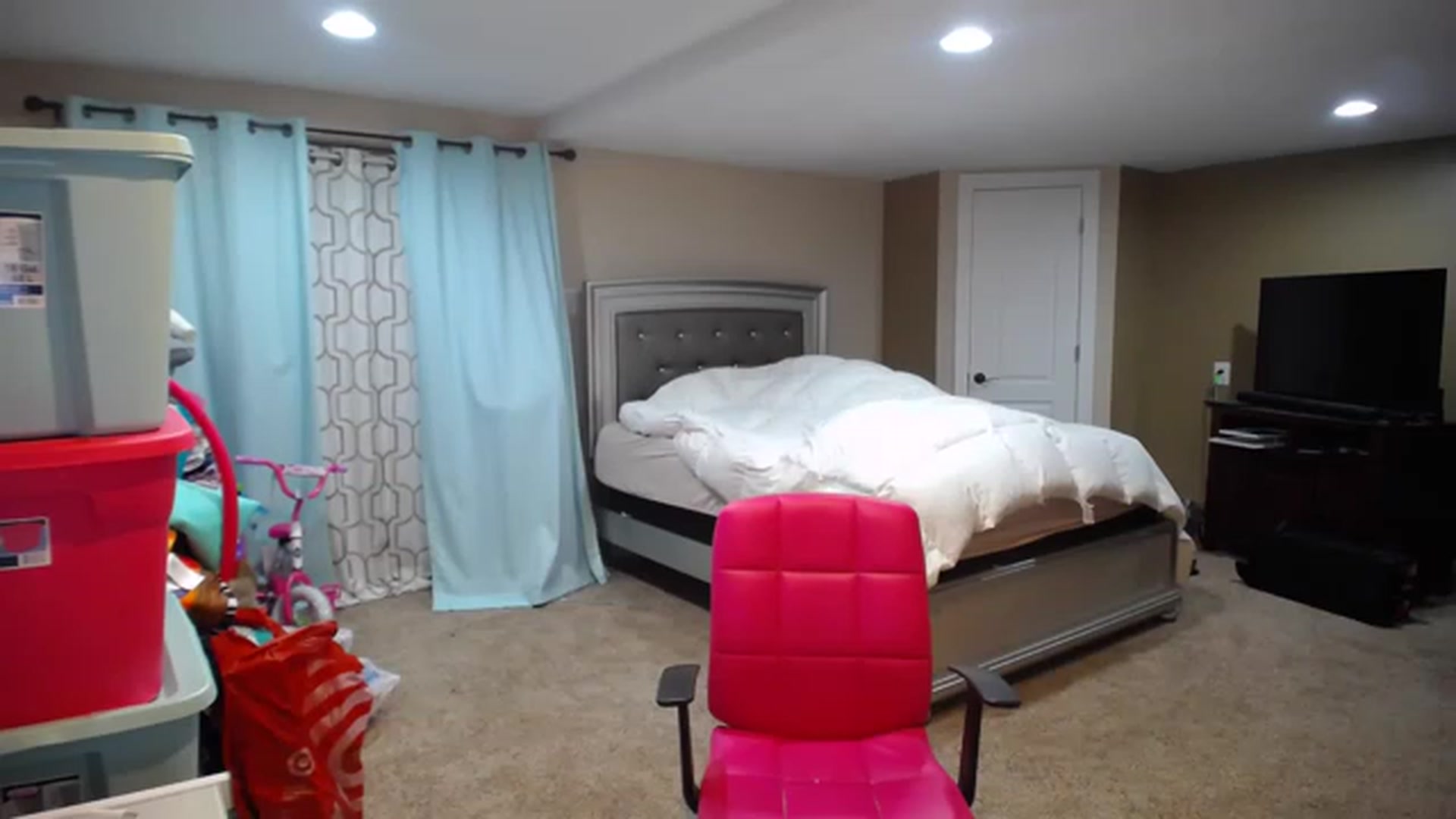 Gallery image thumbnail from AshlynnStorm's myfreecams stream on, 11/28/2022, 02:05 image 5 of 20