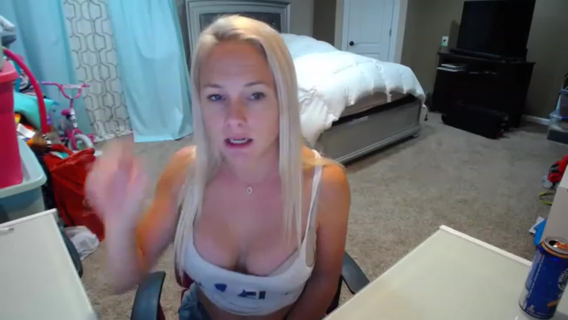 Gallery image thumbnail from AshlynnStorm's myfreecams stream on, 11/28/2022, 02:05 image 9 of 20