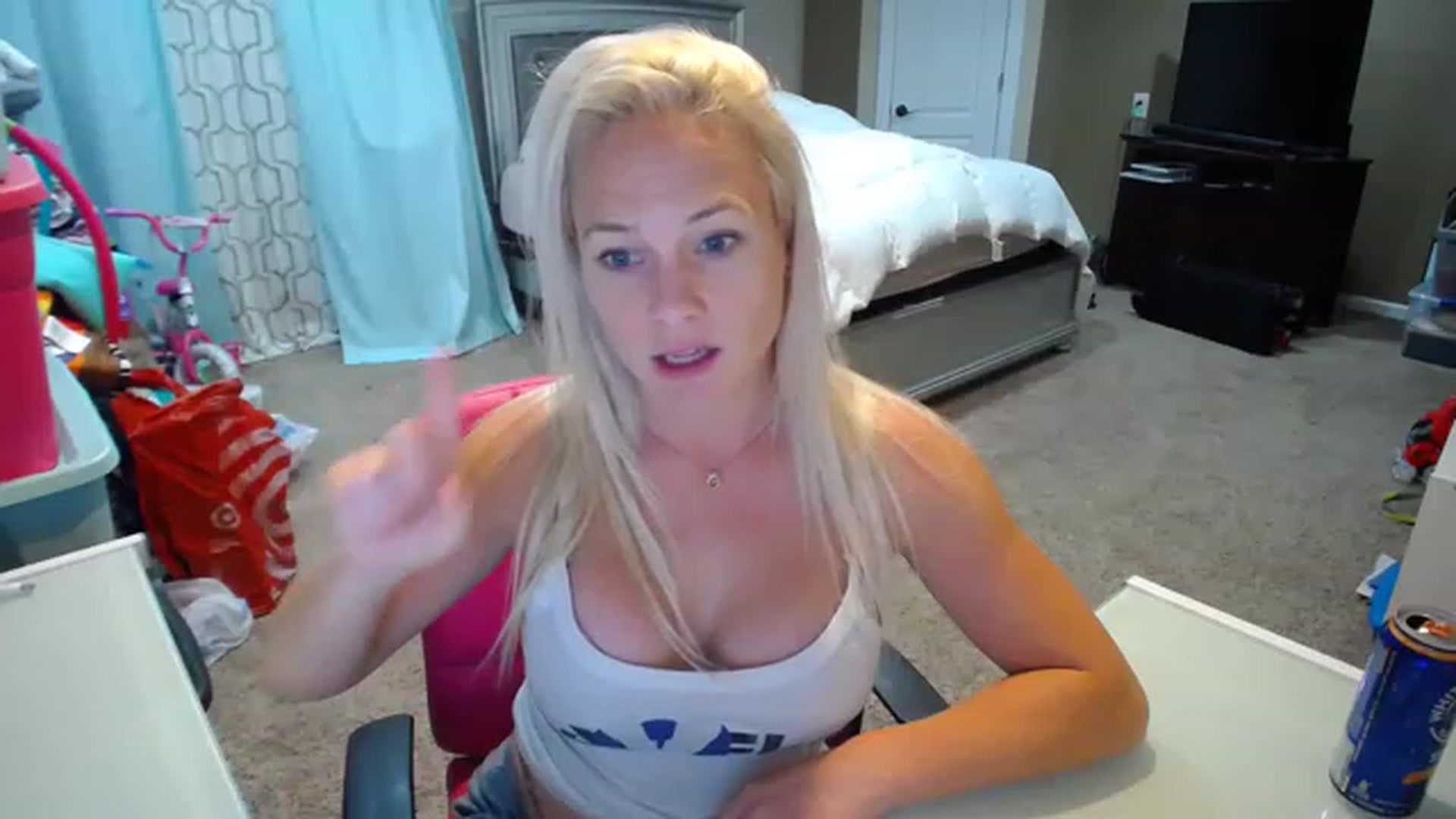 Gallery image thumbnail from AshlynnStorm's myfreecams stream on, 11/28/2022, 02:05 image 11 of 20