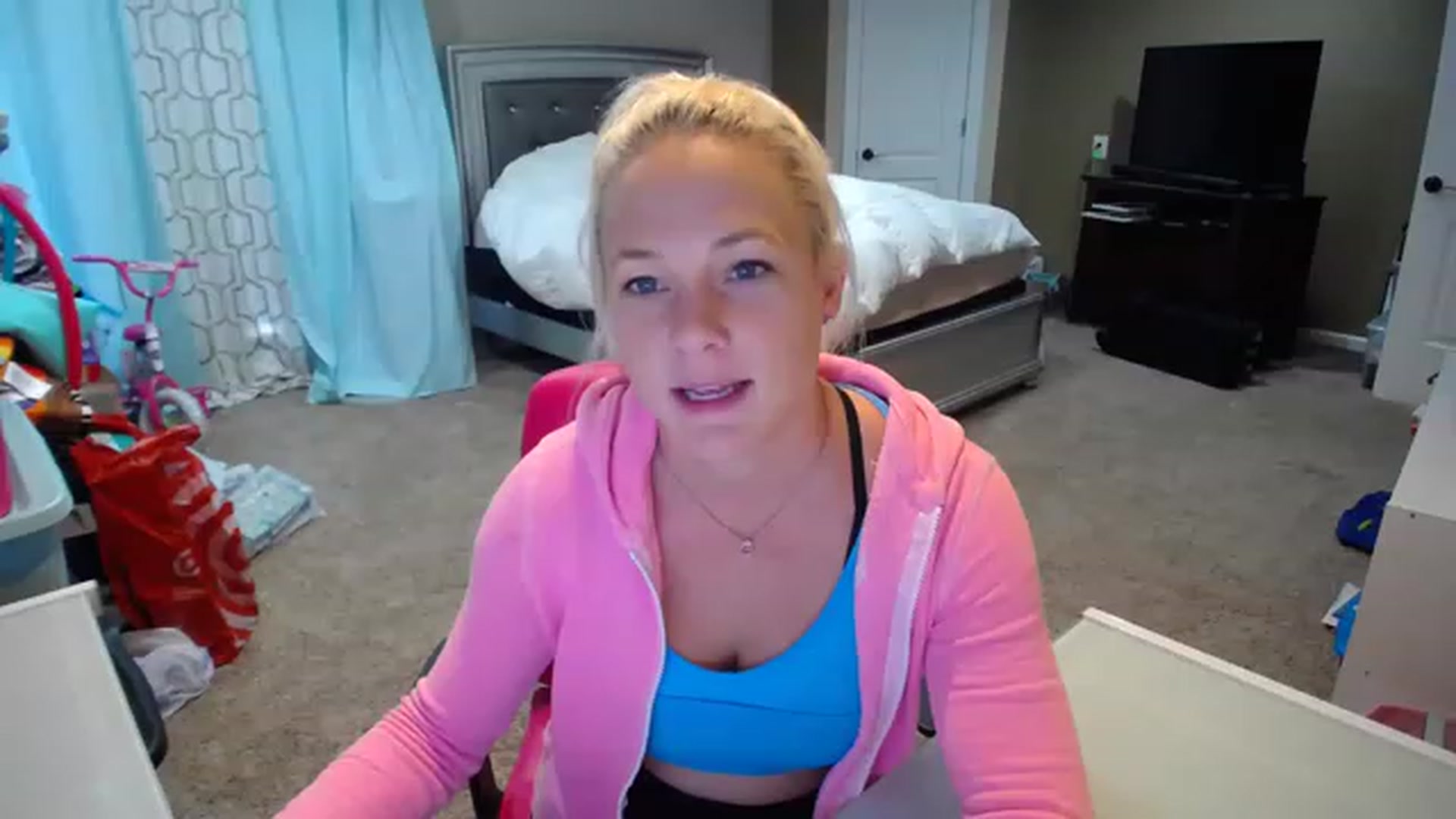 Gallery image thumbnail from AshlynnStorm's myfreecams stream on, 12/05/2022, 19:49 image 8 of 20