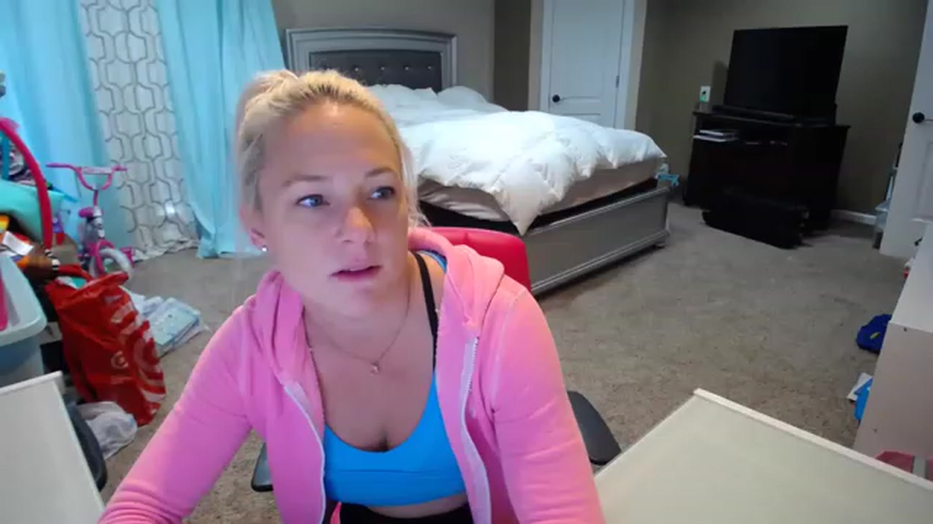 Gallery image thumbnail from AshlynnStorm's myfreecams stream on, 12/05/2022, 19:49 image 9 of 20