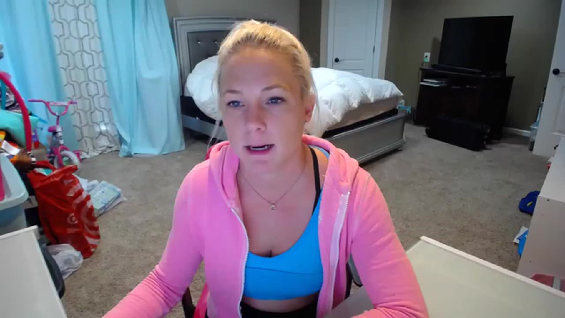 Gallery image thumbnail from AshlynnStorm's myfreecams stream on, 12/05/2022, 19:49 image 7 of 20