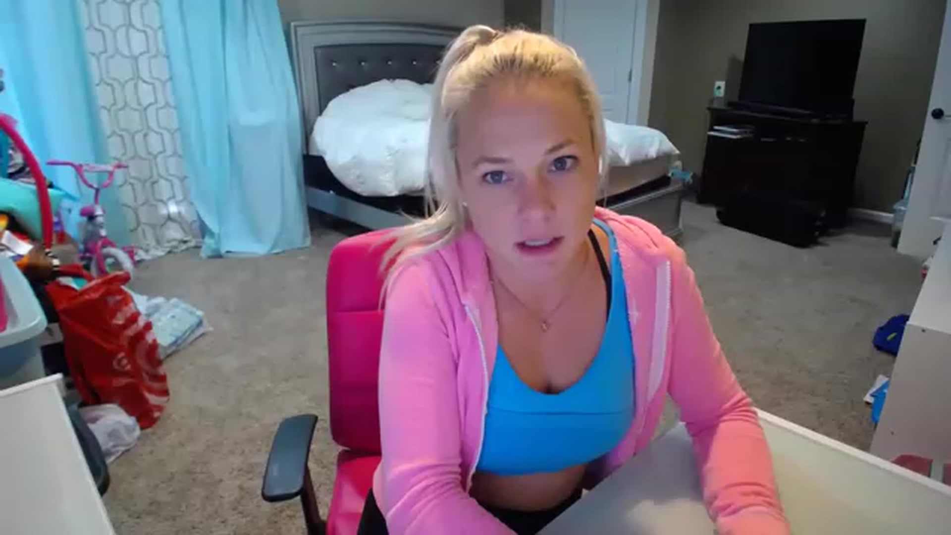 Gallery image thumbnail from AshlynnStorm's myfreecams stream on, 12/05/2022, 19:49 image 16 of 20