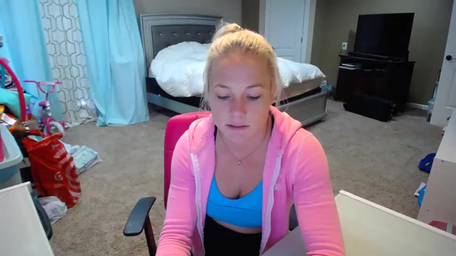 Gallery image thumbnail from AshlynnStorm's myfreecams stream on, 12/05/2022, 19:49 image 2 of 20