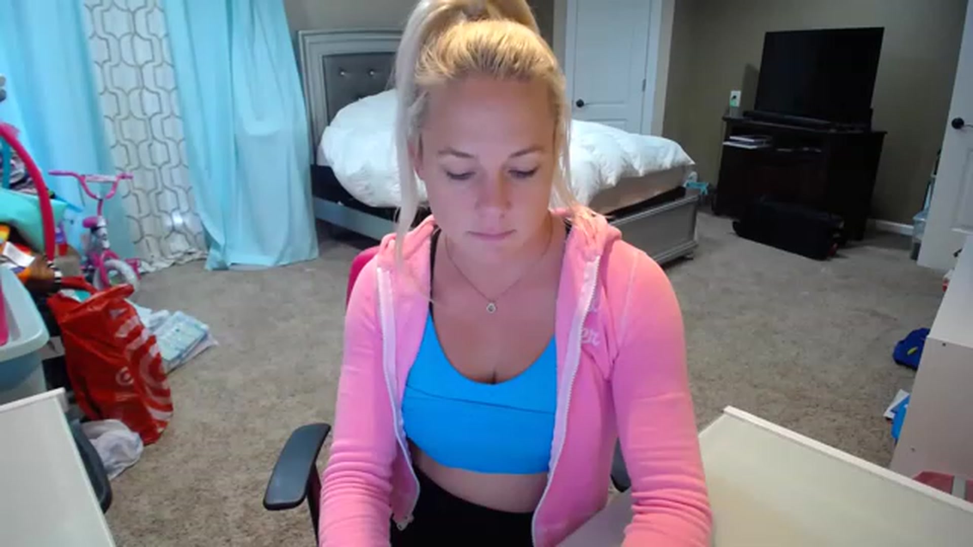 Gallery image thumbnail from AshlynnStorm's myfreecams stream on, 12/05/2022, 19:49 image 5 of 20