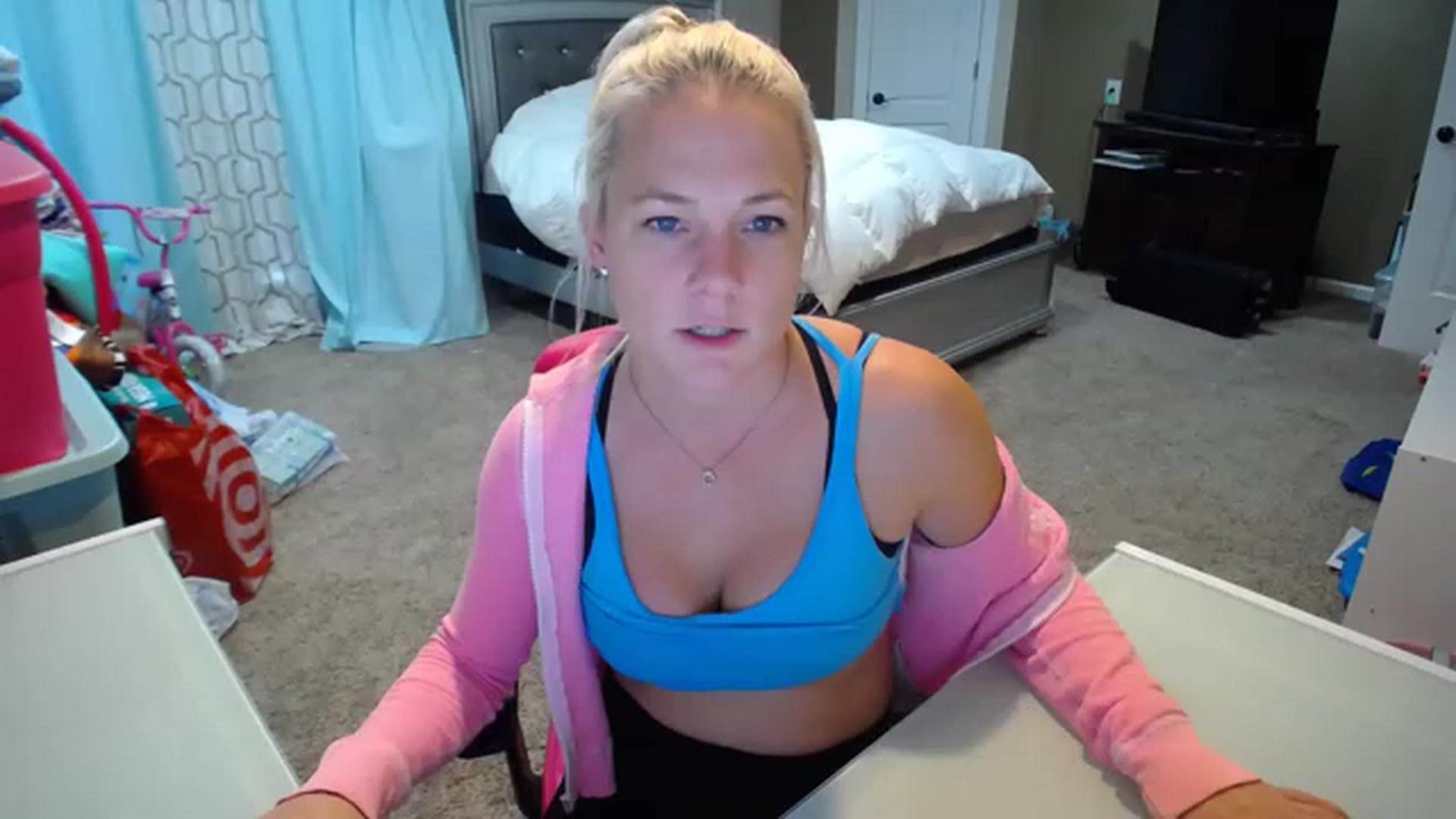 Gallery image thumbnail from AshlynnStorm's myfreecams stream on, 12/05/2022, 20:36 image 15 of 20