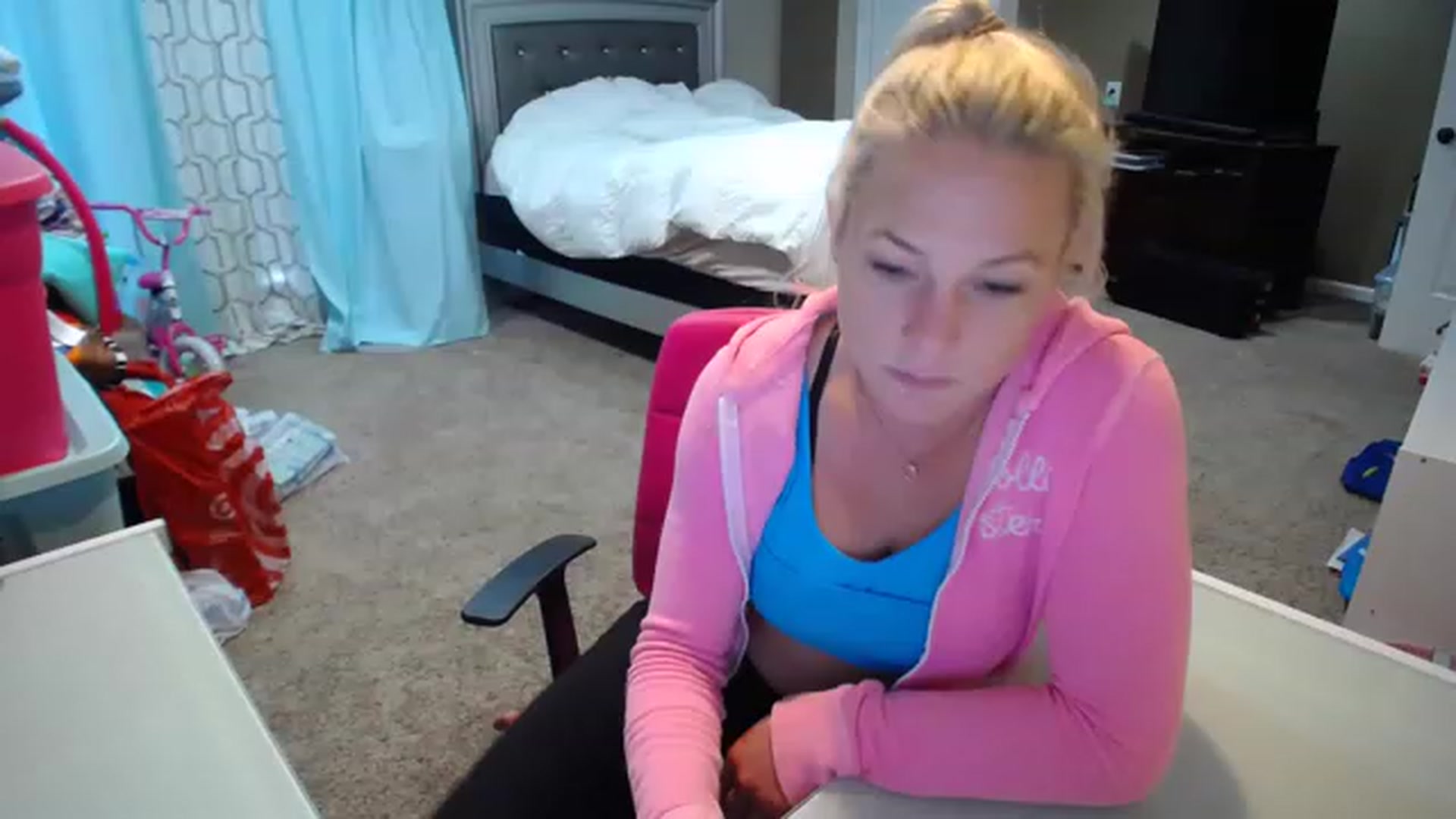 Gallery image thumbnail from AshlynnStorm's myfreecams stream on, 12/05/2022, 20:36 image 3 of 20