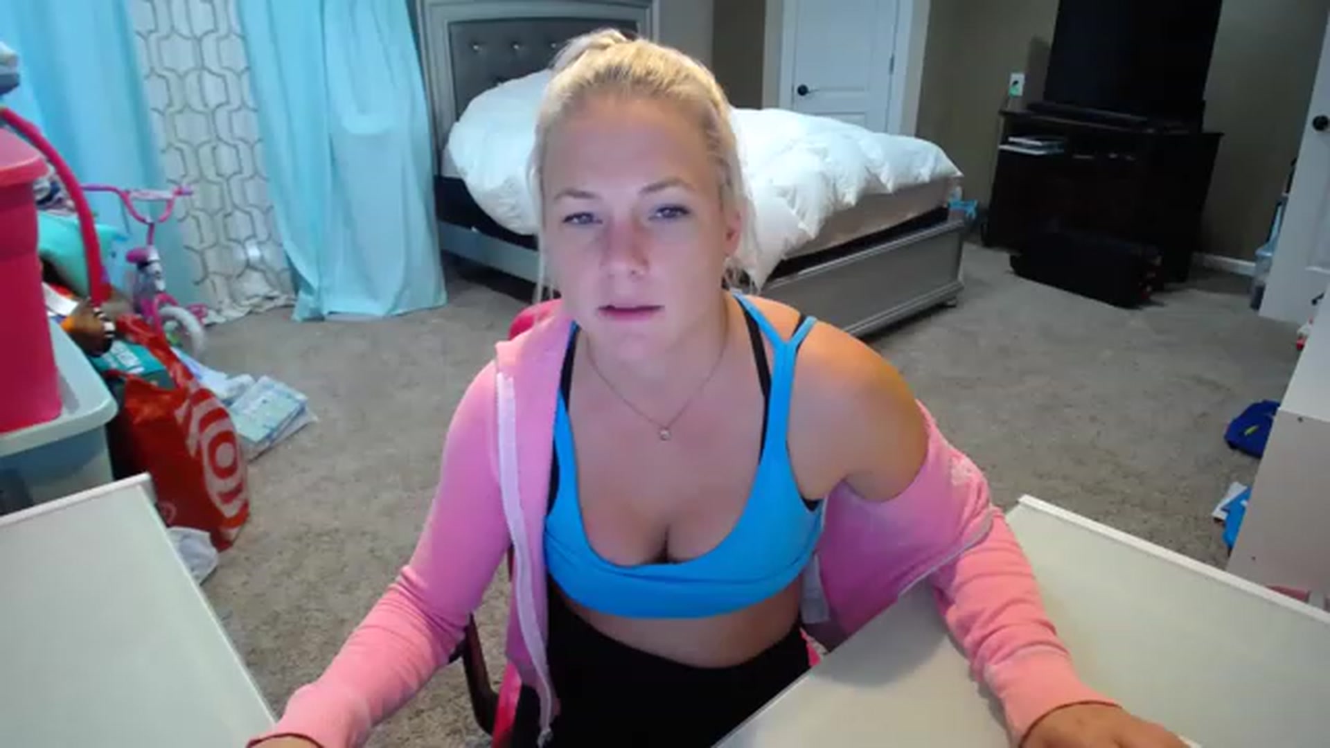 Gallery image thumbnail from AshlynnStorm's myfreecams stream on, 12/05/2022, 20:36 image 12 of 20