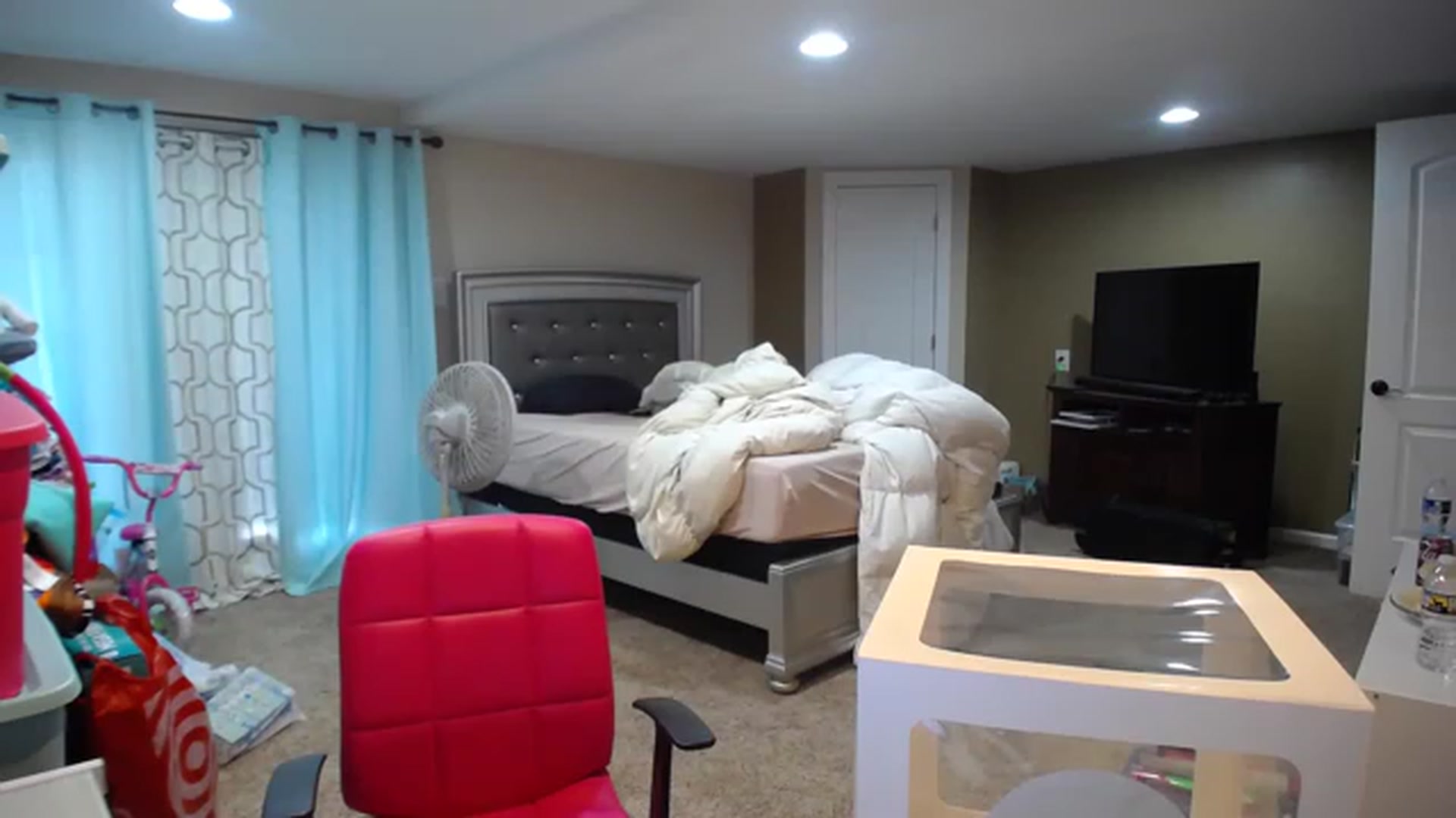 Gallery image thumbnail from AshlynnStorm's myfreecams stream on, 12/07/2022, 20:41 image 16 of 20