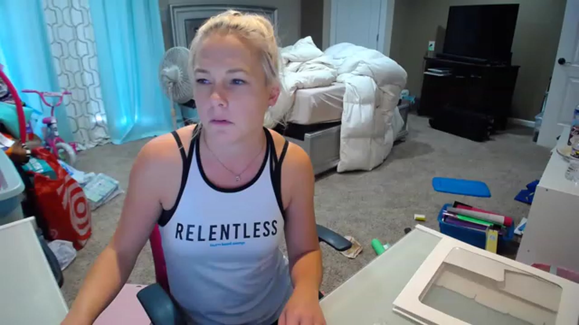 Gallery image thumbnail from AshlynnStorm's myfreecams stream on, 12/07/2022, 20:41 image 6 of 20