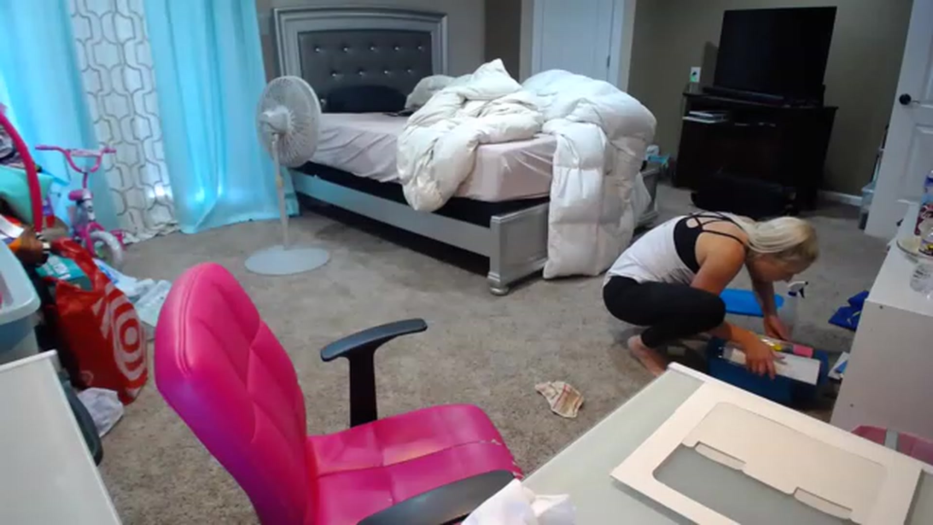 Gallery image thumbnail from AshlynnStorm's myfreecams stream on, 12/07/2022, 20:41 image 2 of 20