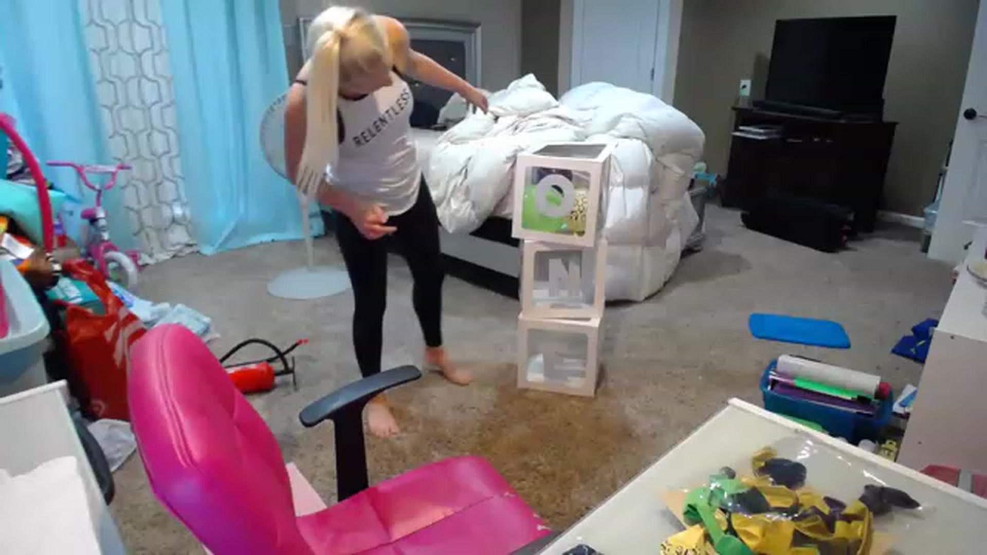 Gallery image thumbnail from AshlynnStorm's myfreecams stream on, 12/07/2022, 21:39 image 8 of 20
