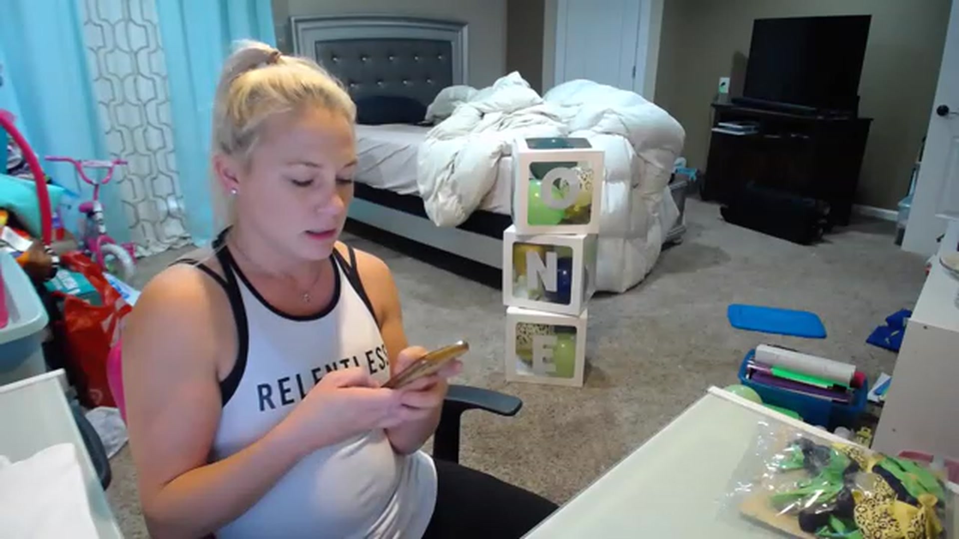 Gallery image thumbnail from AshlynnStorm's myfreecams stream on, 12/07/2022, 21:39 image 15 of 20