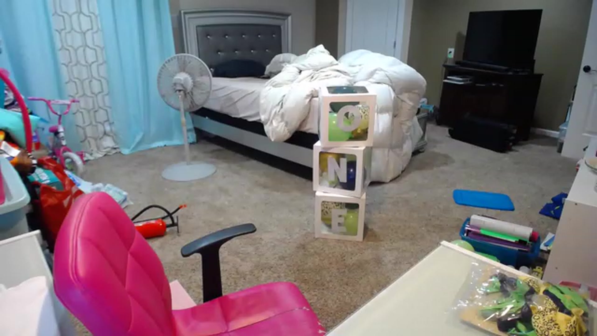 Gallery image thumbnail from AshlynnStorm's myfreecams stream on, 12/07/2022, 21:39 image 18 of 20
