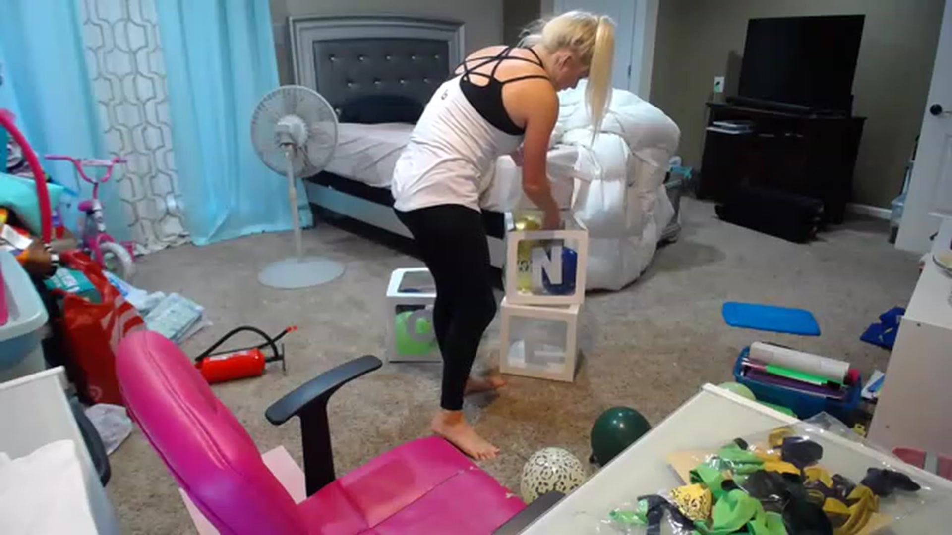 Gallery image thumbnail from AshlynnStorm's myfreecams stream on, 12/07/2022, 21:39 image 12 of 20