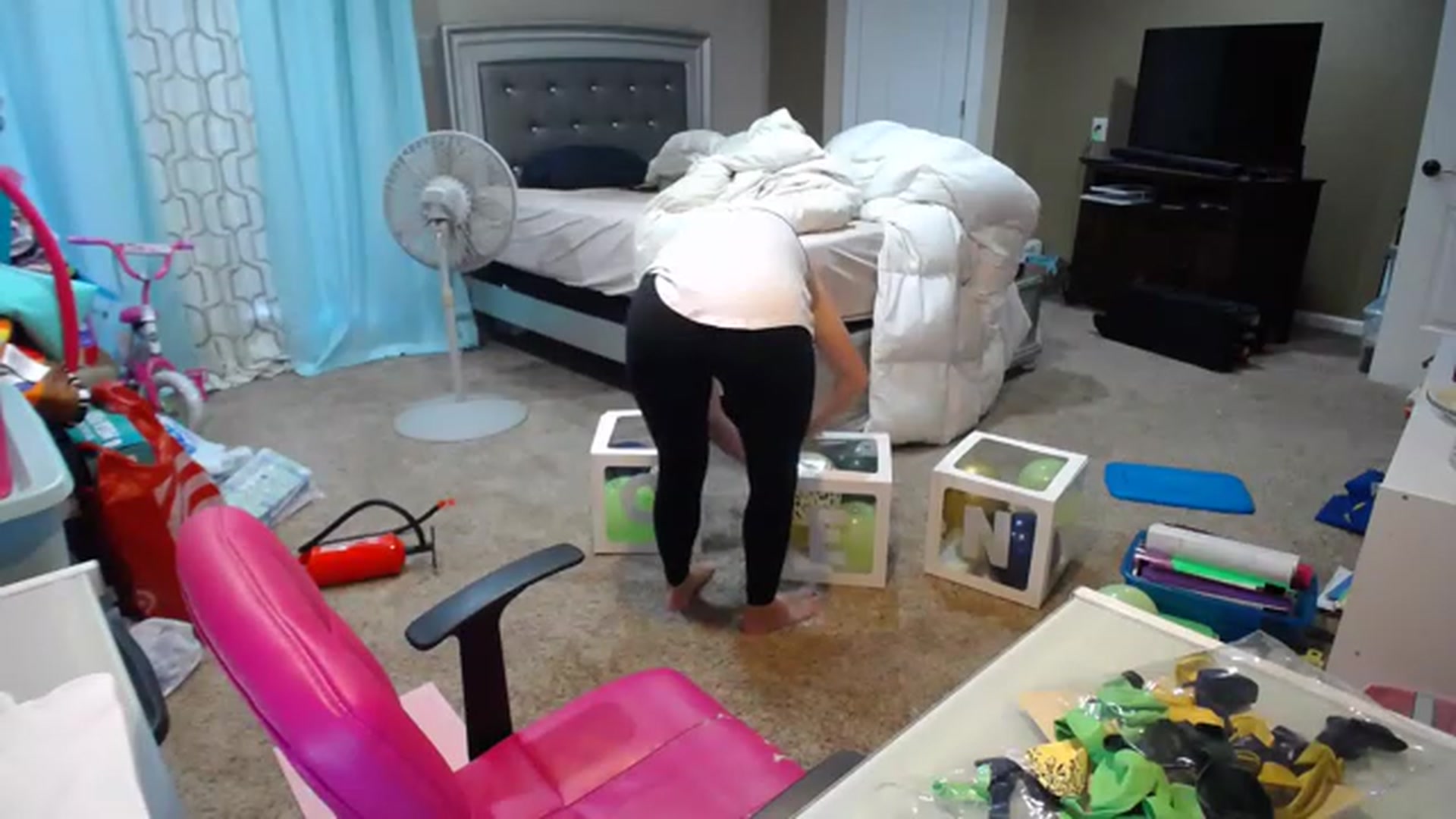 Gallery image thumbnail from AshlynnStorm's myfreecams stream on, 12/07/2022, 21:39 image 13 of 20