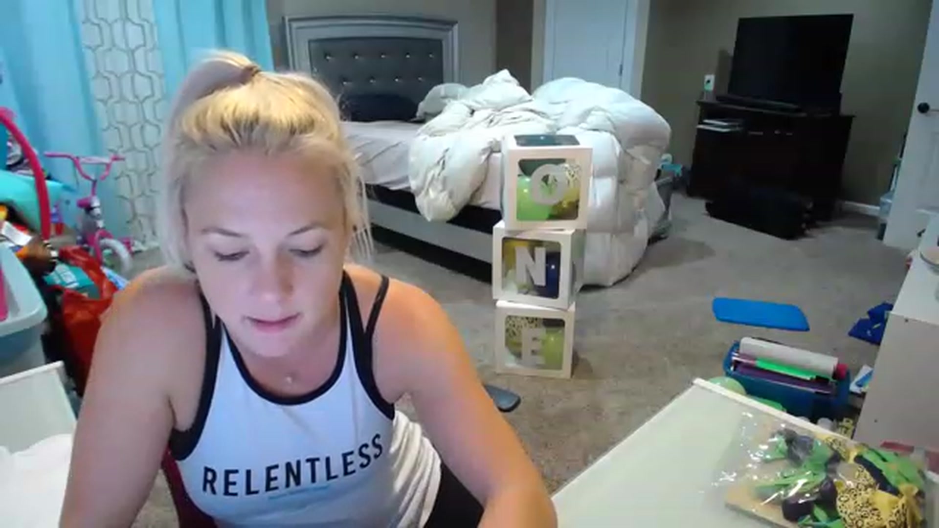 Gallery image thumbnail from AshlynnStorm's myfreecams stream on, 12/07/2022, 21:39 image 17 of 20