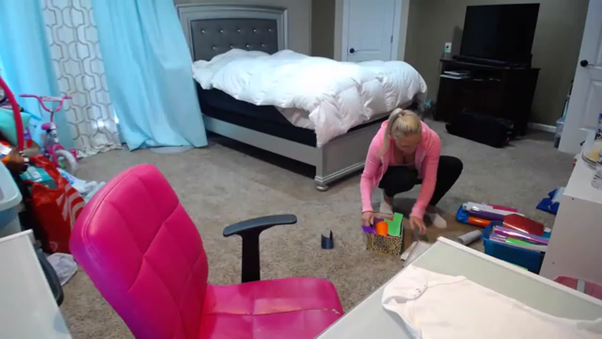Gallery image thumbnail from AshlynnStorm's myfreecams stream on, 12/08/2022, 19:19 image 5 of 20